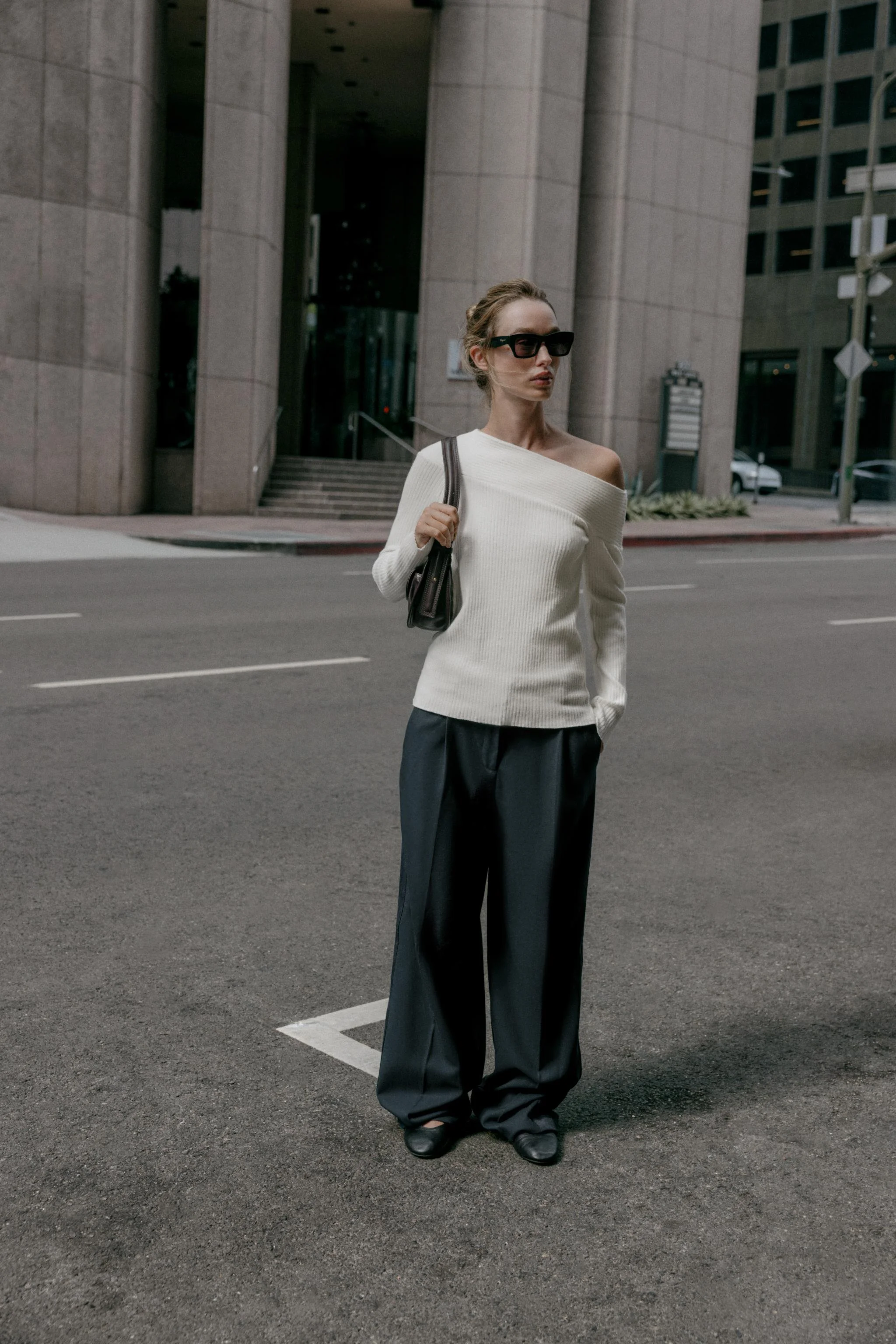 تاپ آستین بلند یقه نامتقارن با بافت کبریتی