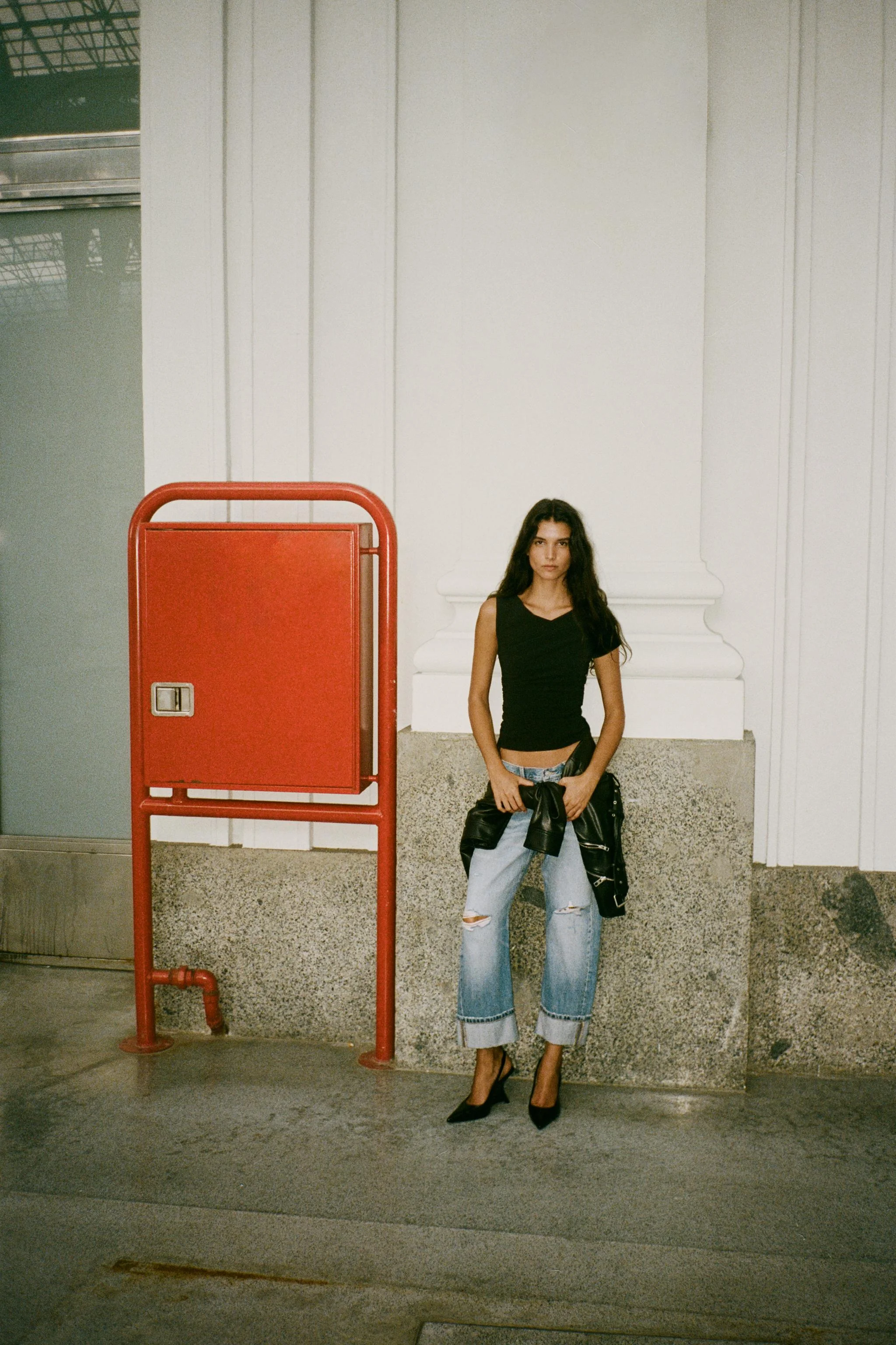 تاپ نامتقارن با جزئیات چین دار