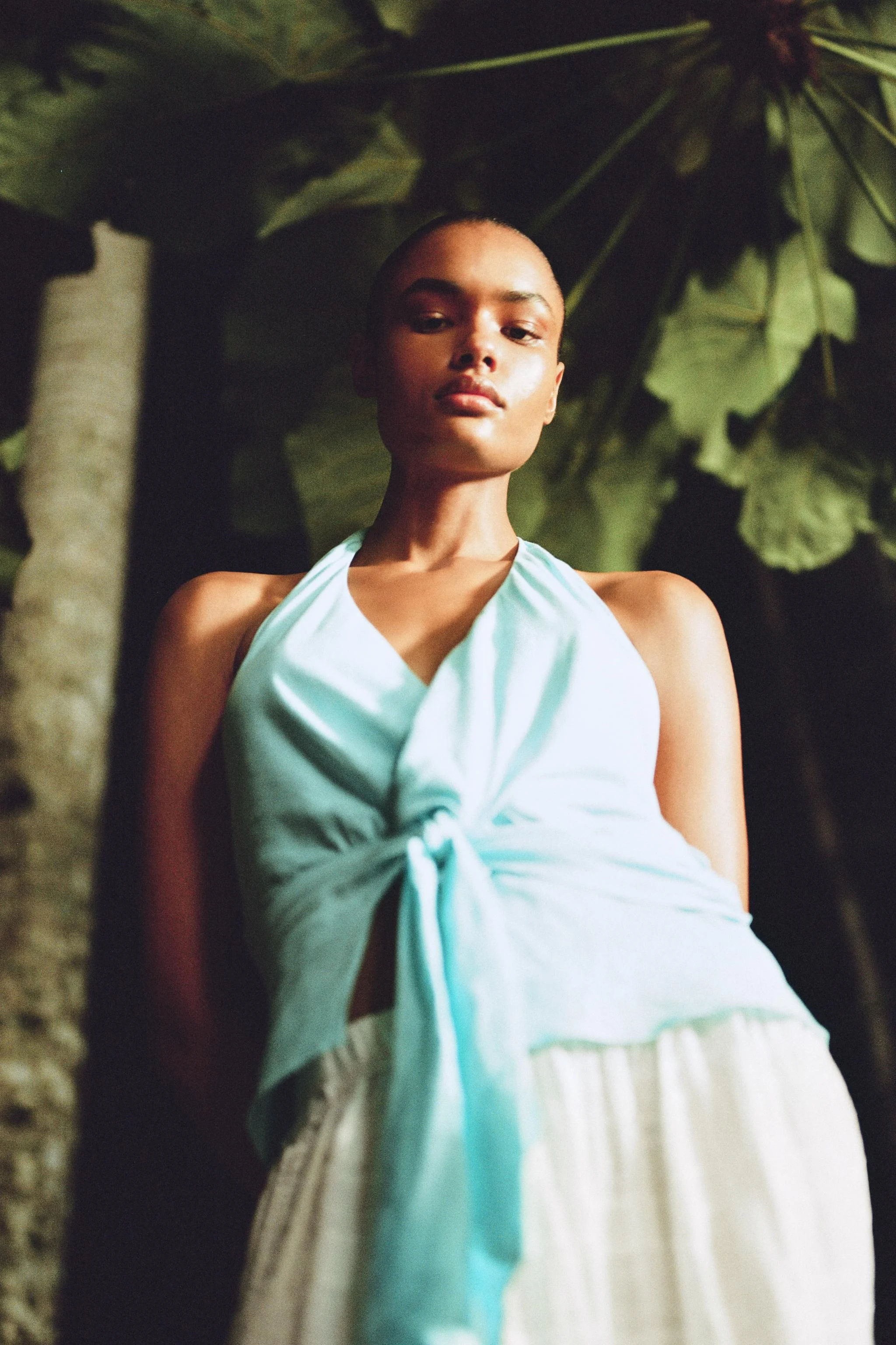 تاپ گره ای هالتر با ترکیب پارچه لینن