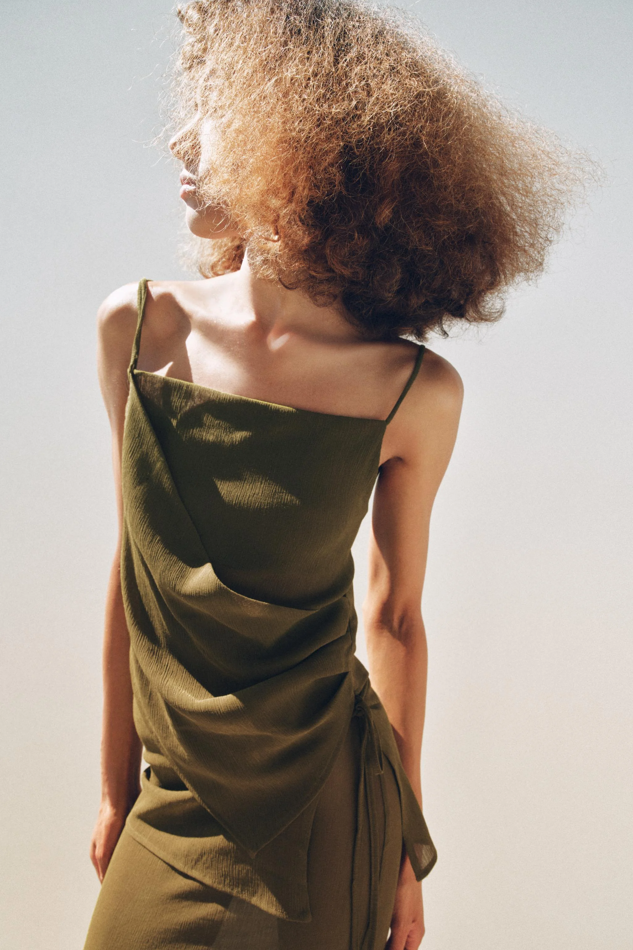 تاپ نیمه شفاف با بافت نامتقارن