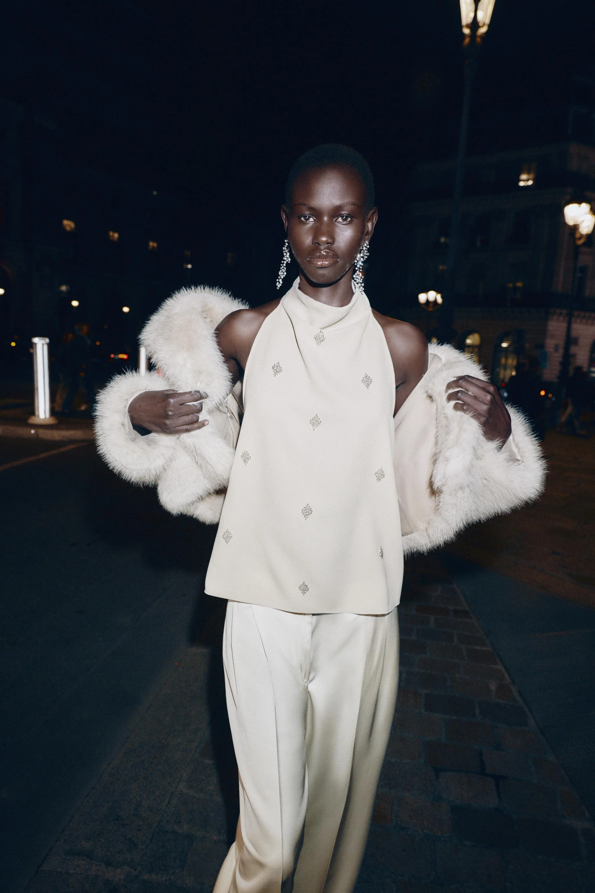 تاپ هالتر با جزئیات مهره‌ای