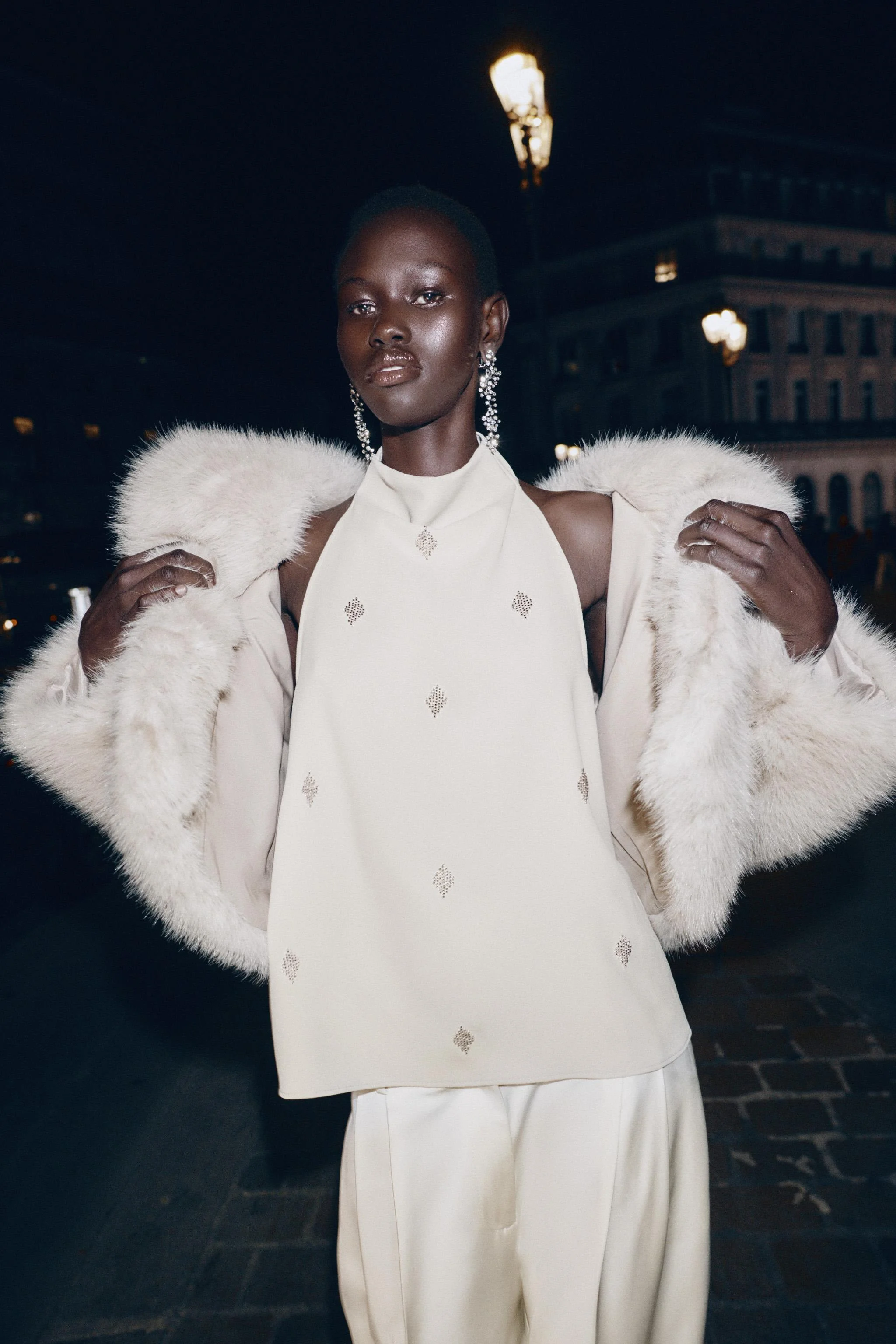 تاپ هالتر با جزئیات مهره‌ای