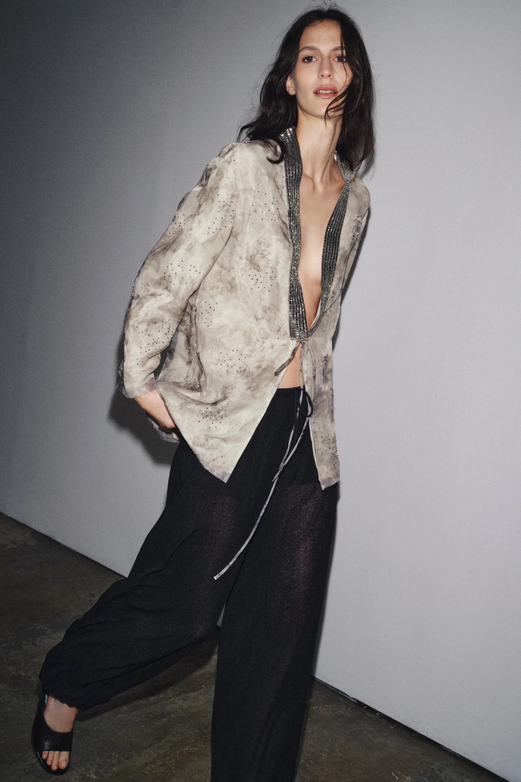 کیمونو ارگانزا طرح‌دار منجوق‌دوزی شده