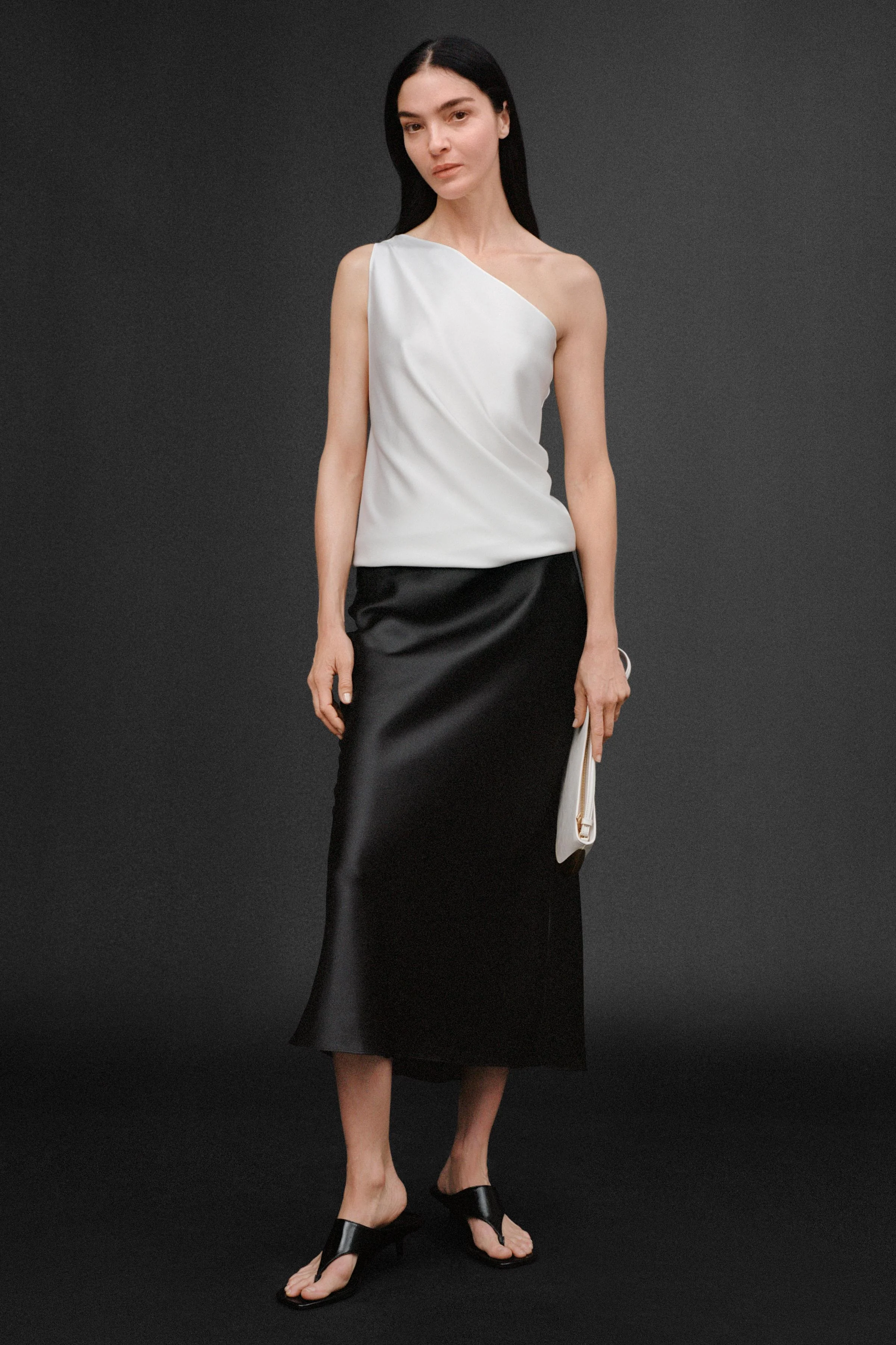 تاپ آستین حلقه ای با یقه نامتقارن