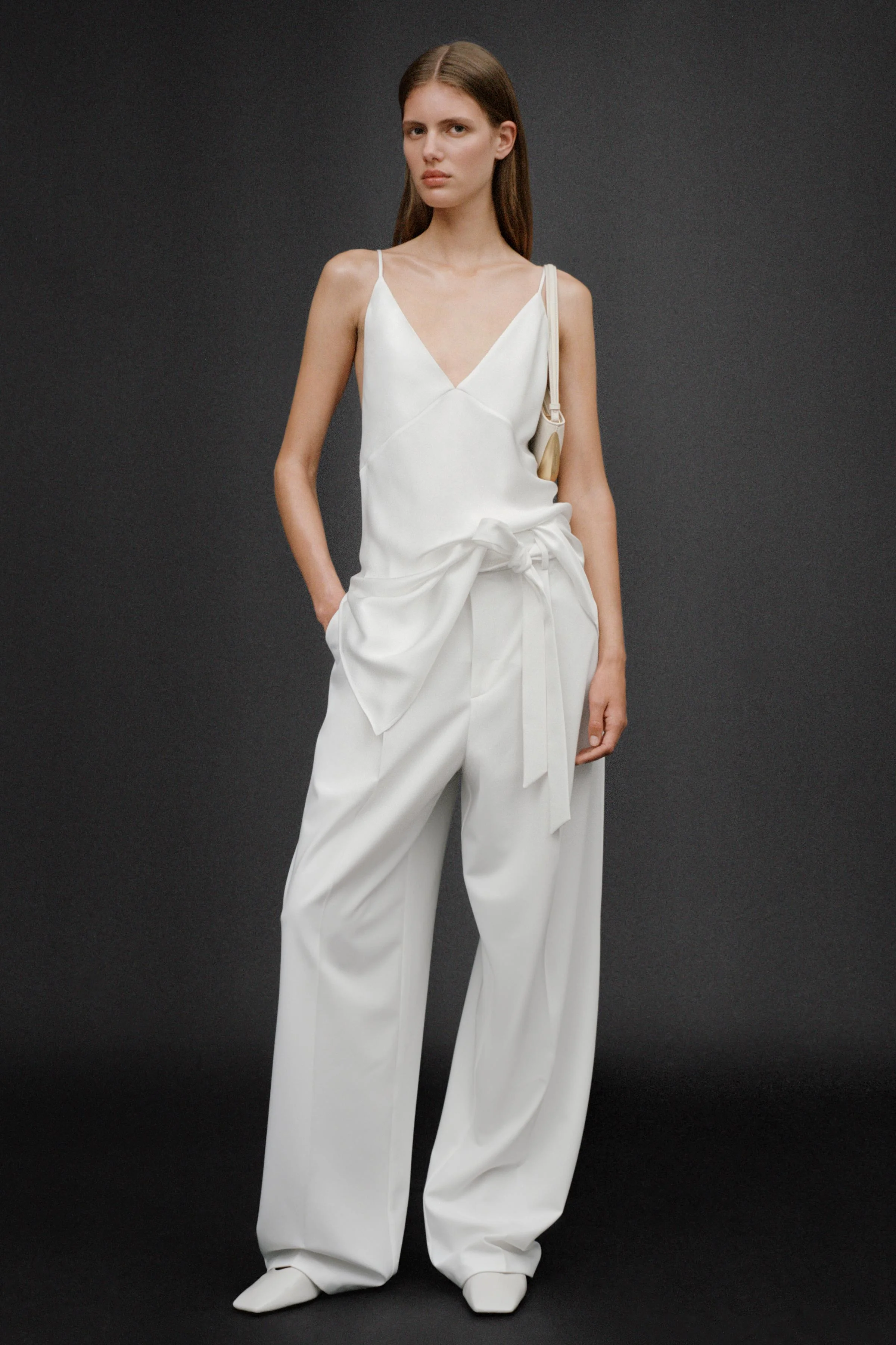 تاپ بنددار با یقه هفت و برش