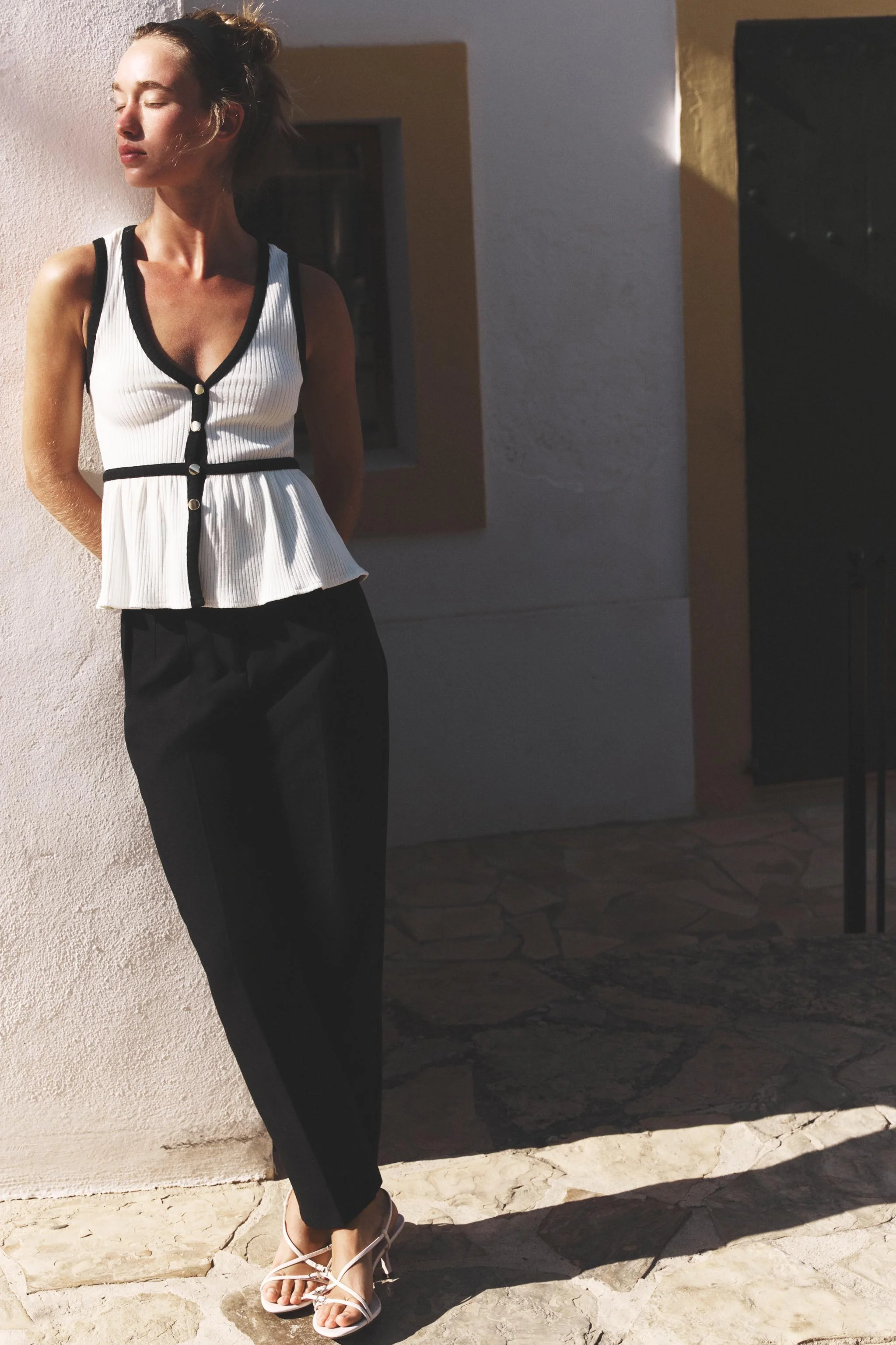 تاپ دکمه دار بافتنی