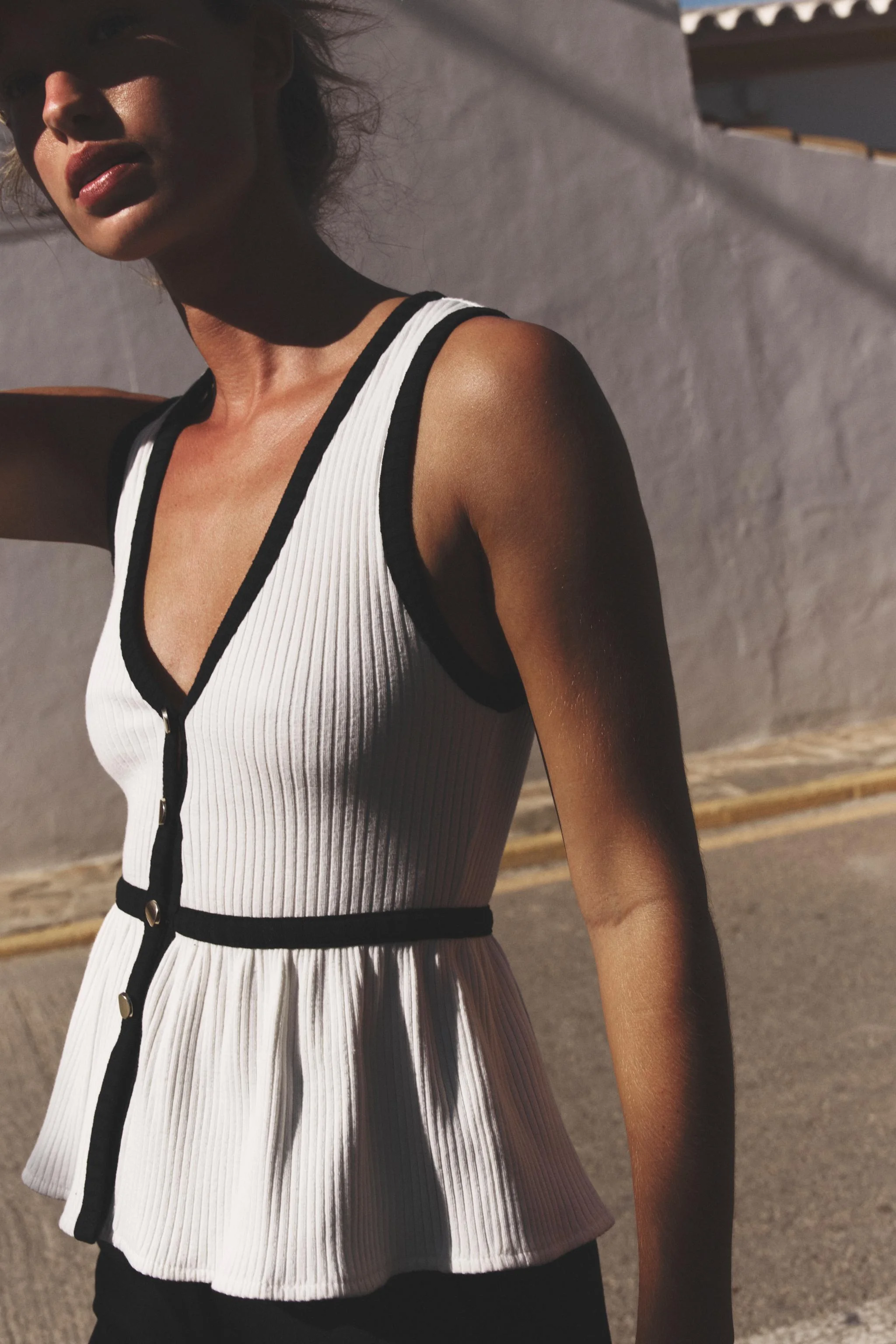 تاپ دکمه دار بافتنی تاپ دکمه دار بافتنی