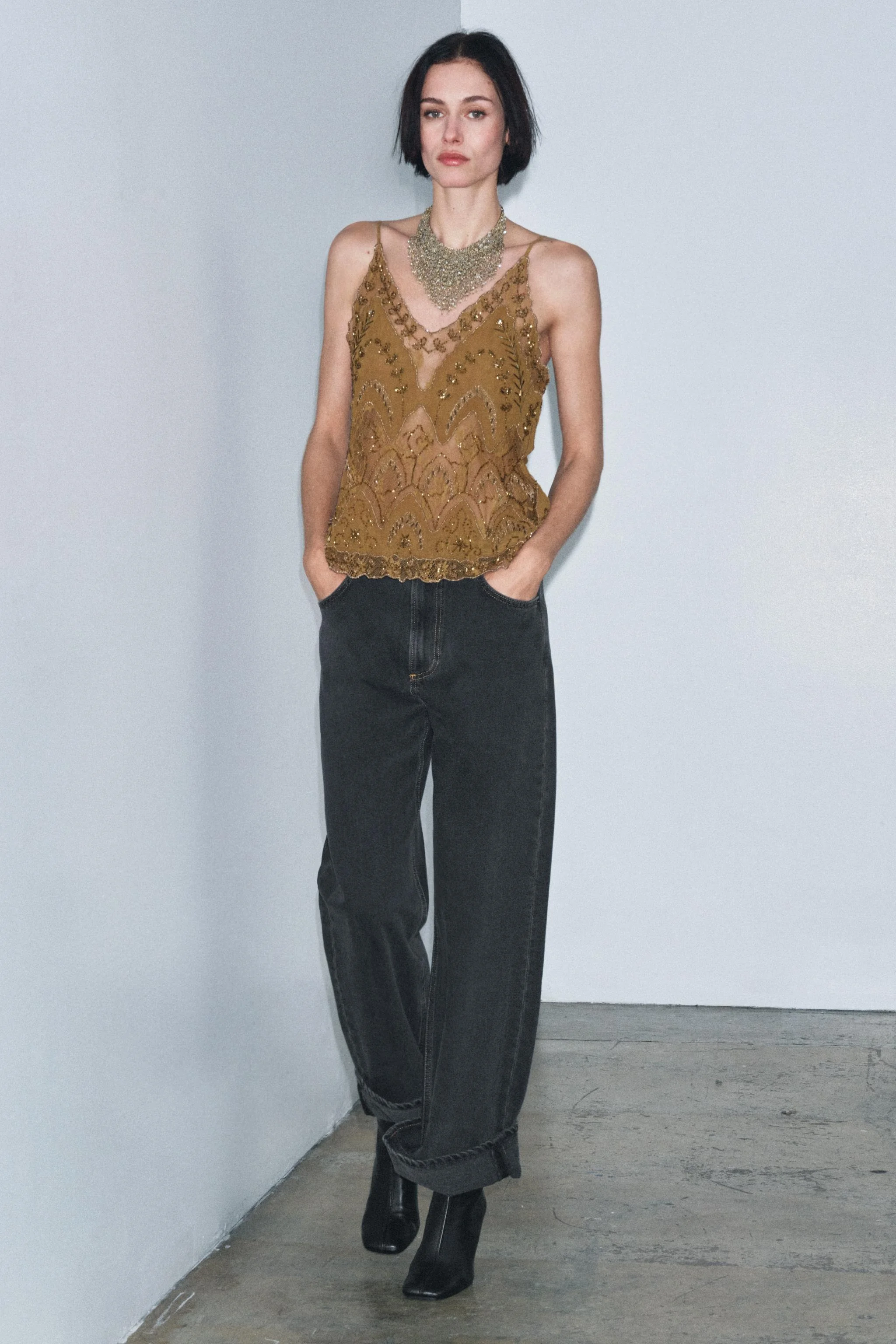 تاپ زنانه ZW COLLECTION با گلدوزی و منجوق دوزی