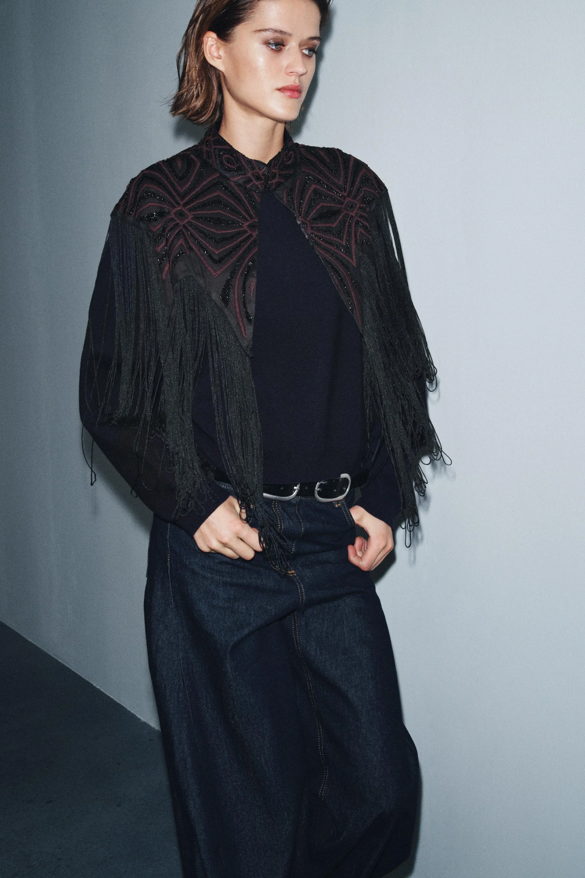 تاپ توری مهره‌دوزی شده با ریشه