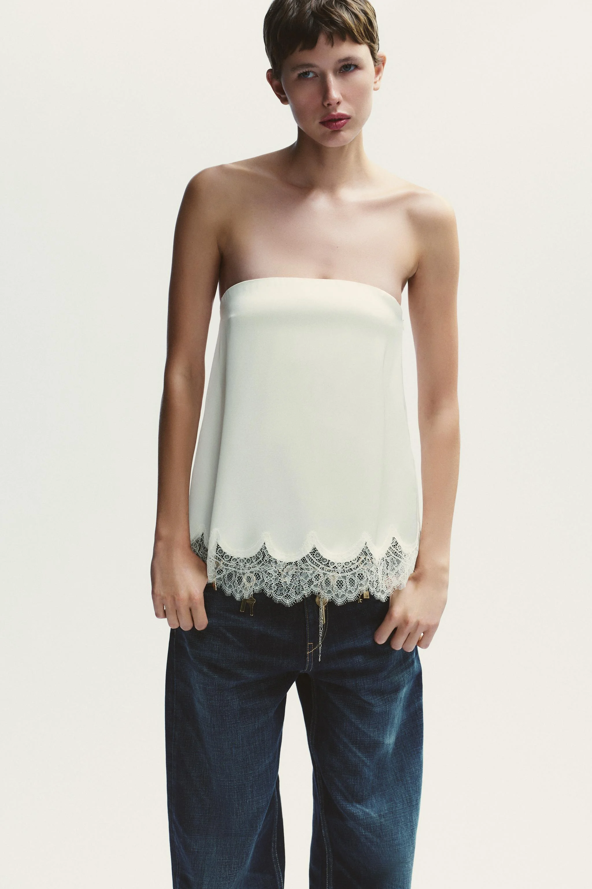 تاپ ساتن بدون بند با حاشیه گیپور