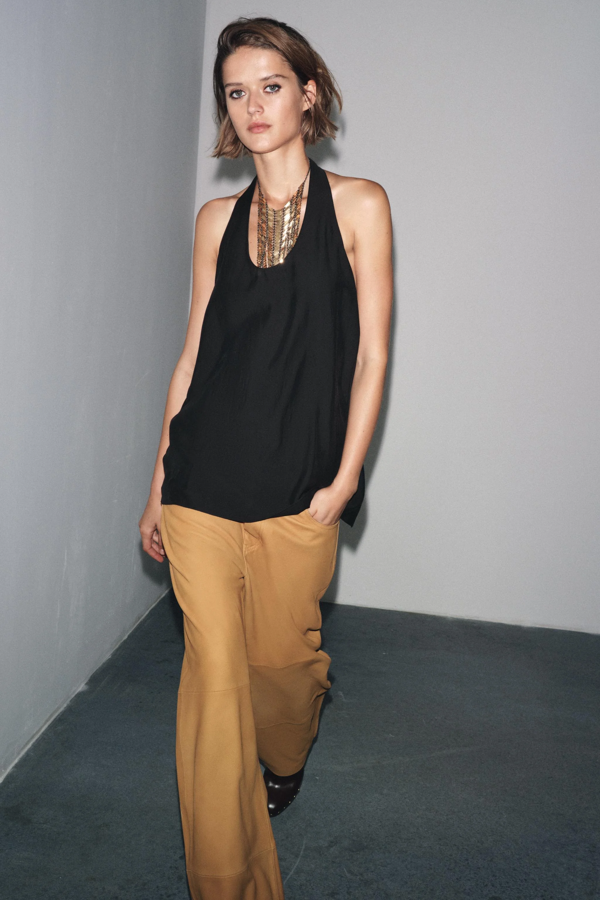 تاپ یقه هالتر روان ZW COLLECTION تاپ یقه هالتر روان ZW COLLECTION