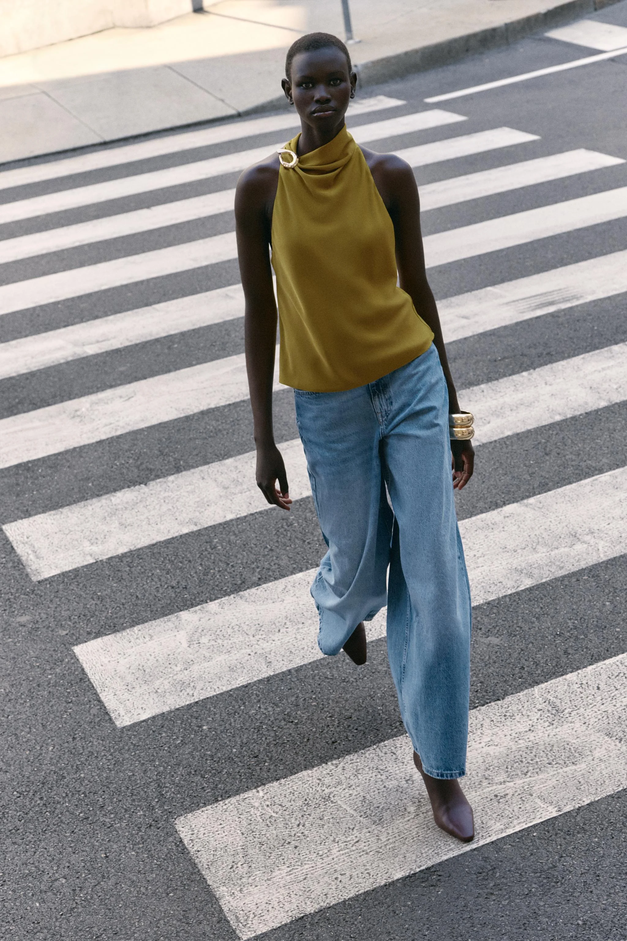 تاپ هالتر با تزیینات فلزی تاپ هالتر با تزیینات فلزی