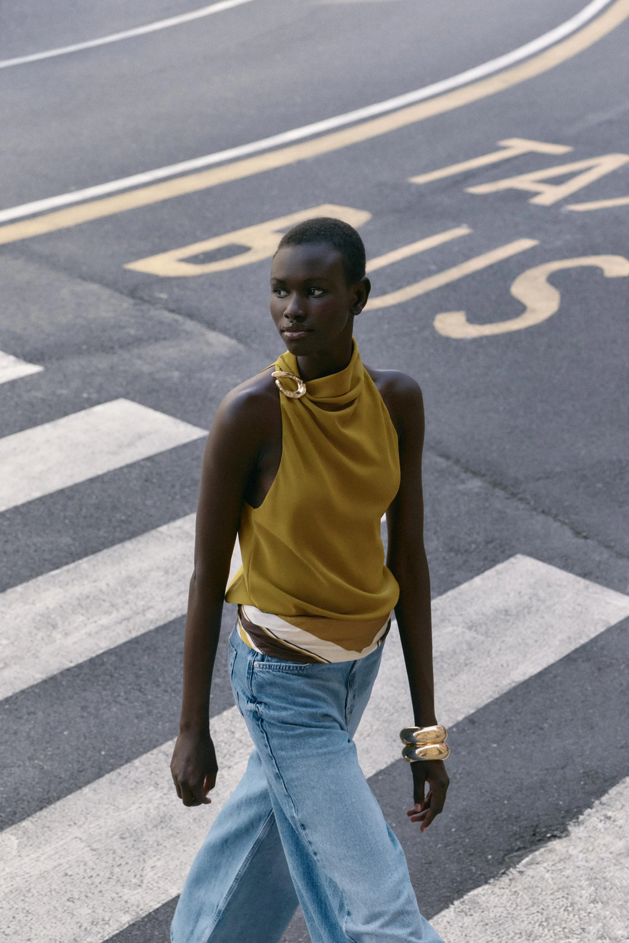 تاپ هالتر با تزیینات فلزی تاپ هالتر با تزیینات فلزی