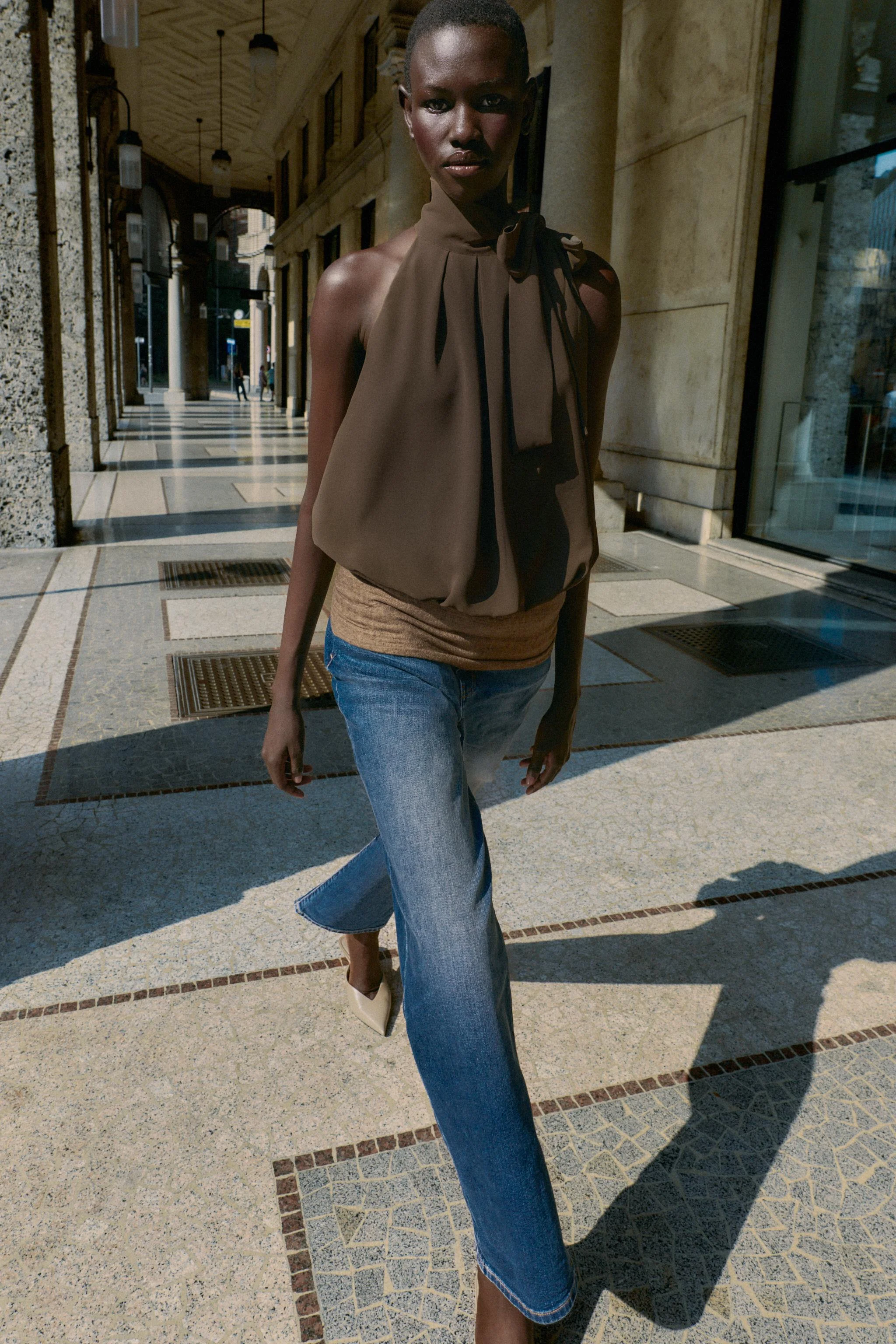 تاپ یقه هالتر با پاپیون و مدل بالونی تاپ یقه هالتر با پاپیون و مدل بالونی