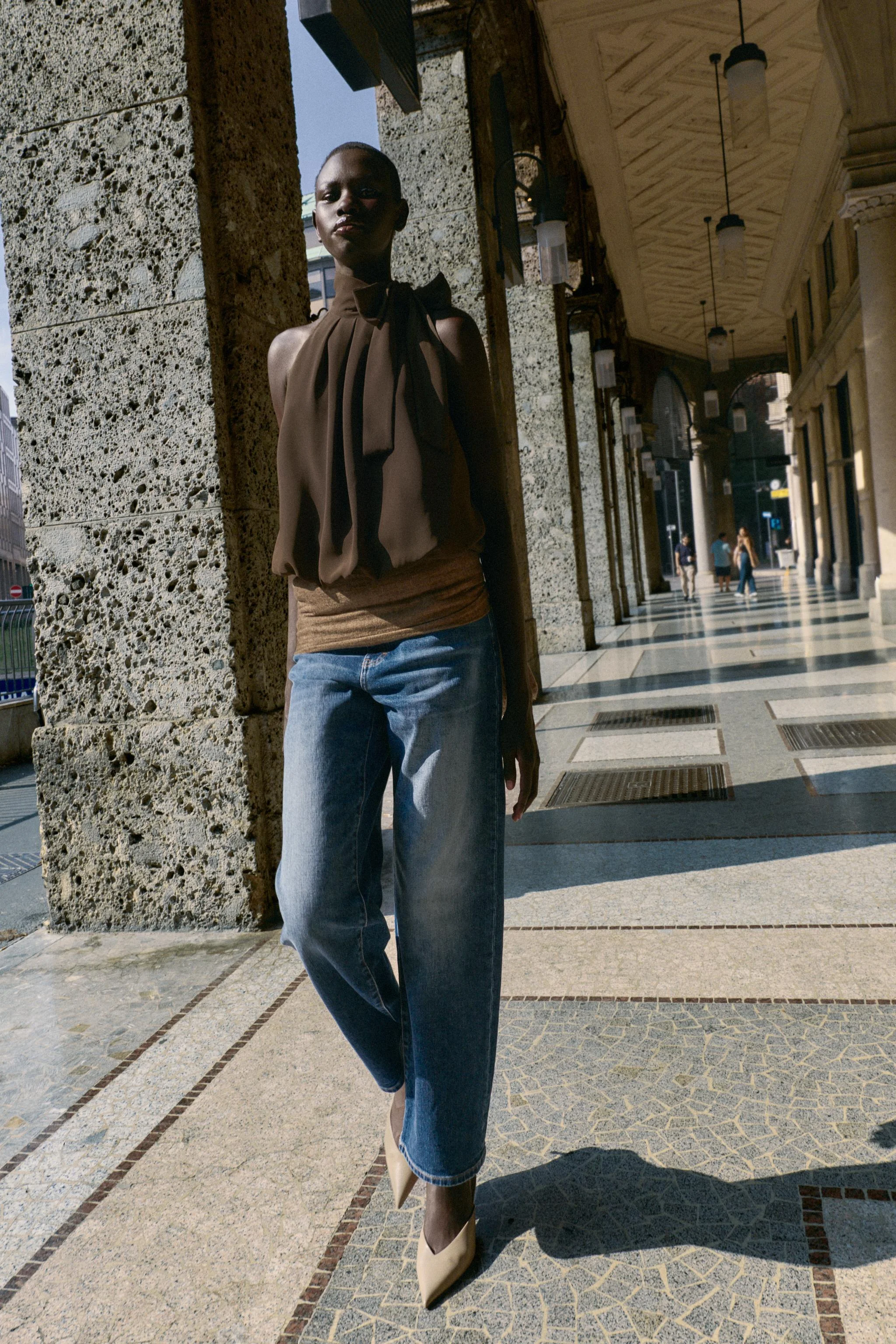 تاپ یقه هالتر با پاپیون و مدل بالونی تاپ یقه هالتر با پاپیون و مدل بالونی