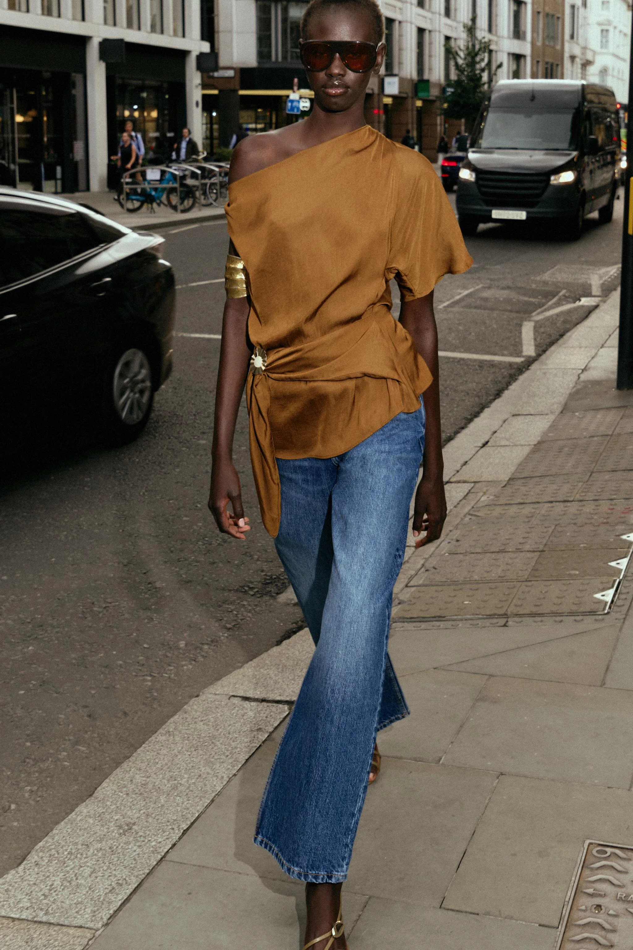 تاپ ساتن نامتقارن با تزیینات