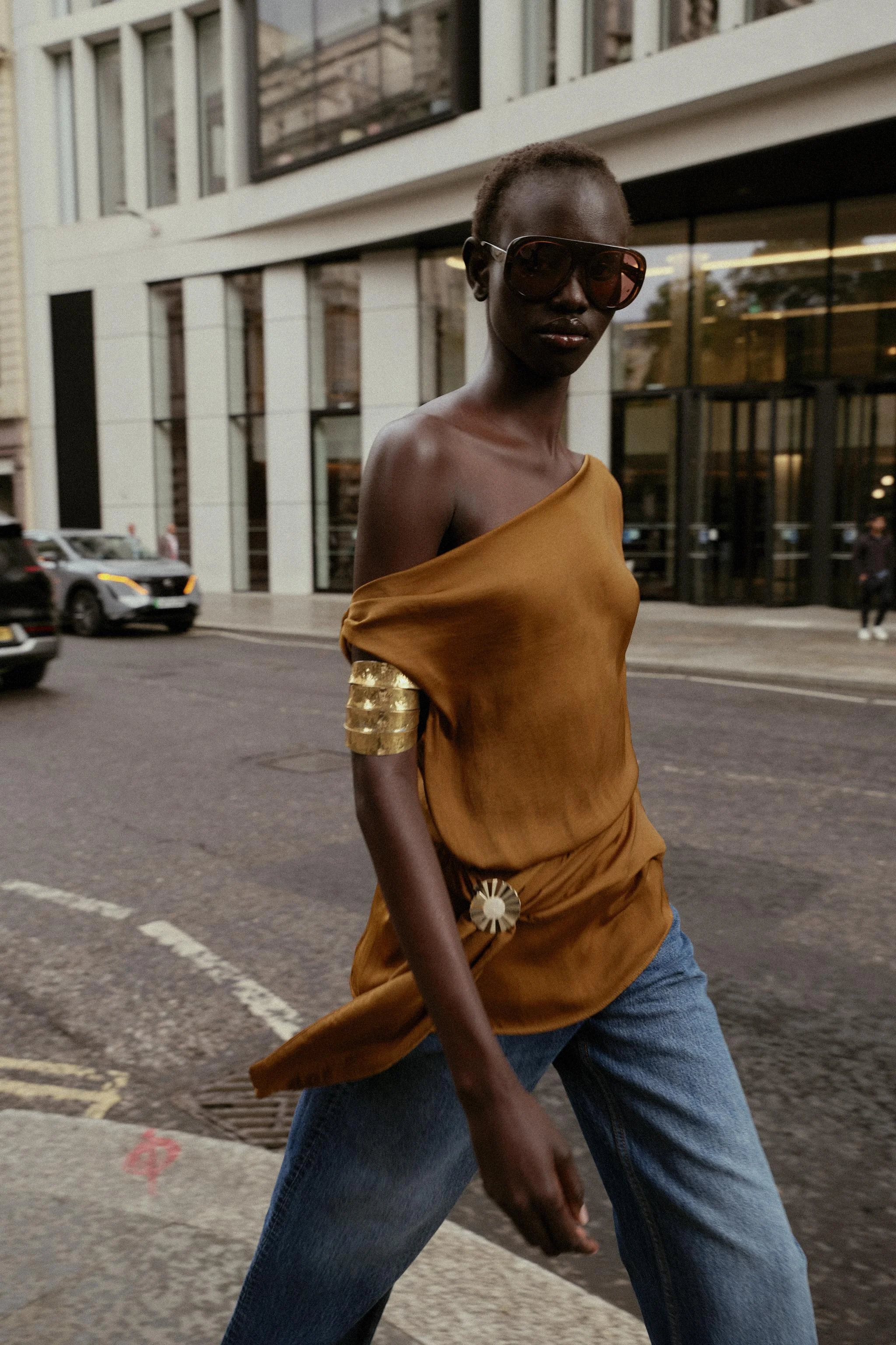 تاپ ساتن نامتقارن با تزیینات