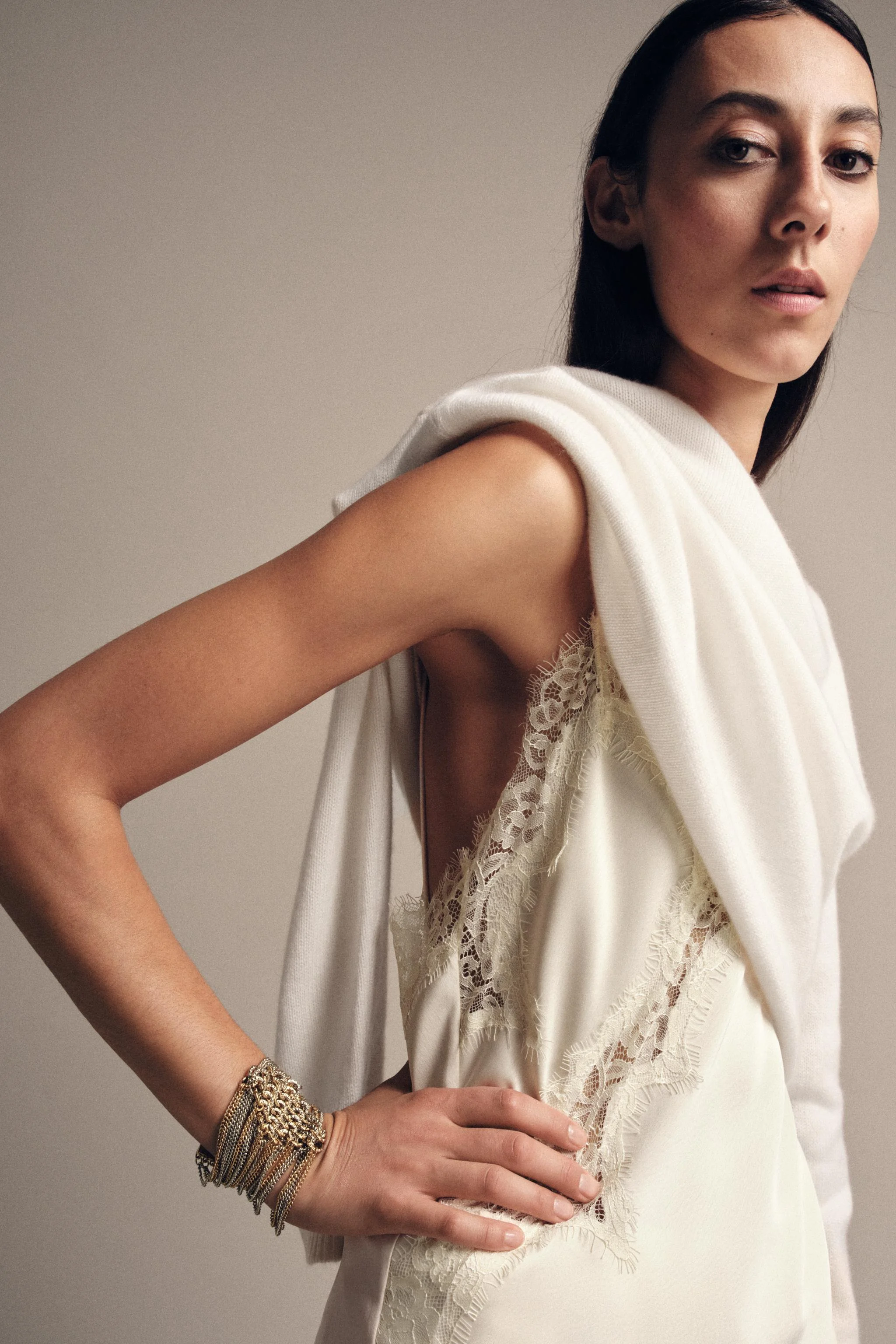 دستبند زنجیری و انگشتری