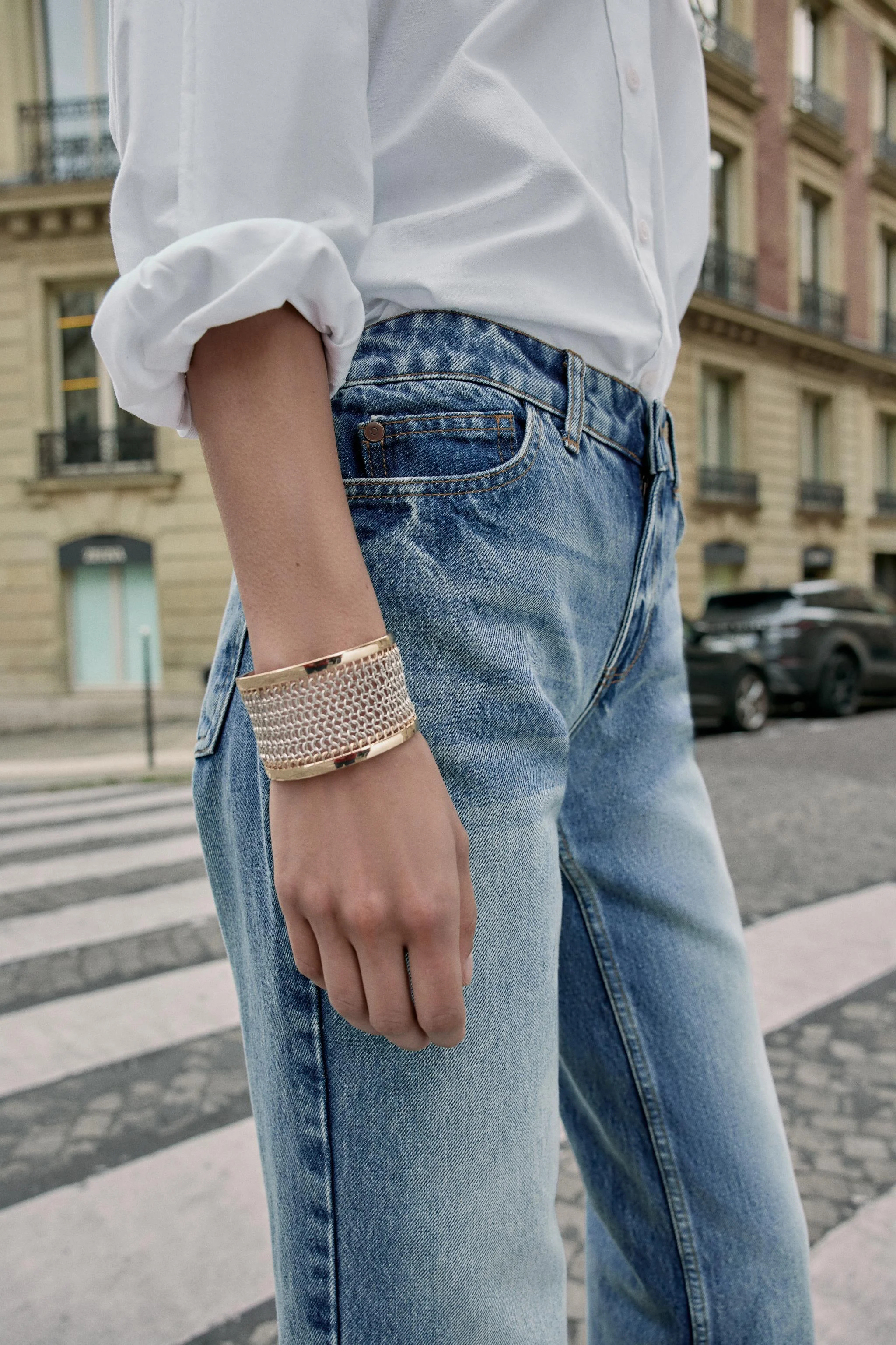 دستبند فلزی سخت با تزئینات زنجیری متضاد