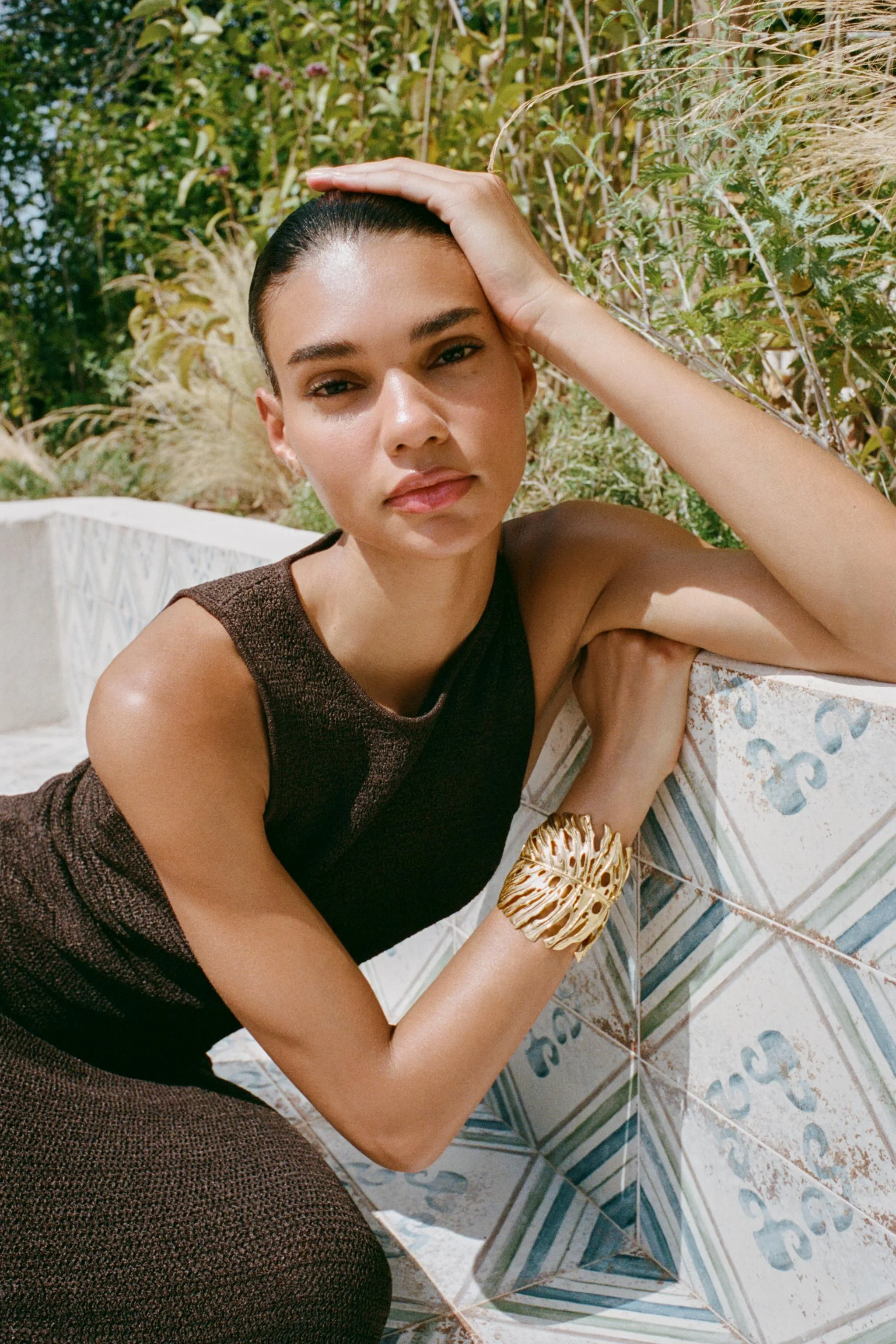 دستبند النگویی فلزی طرح برگ، پهنای ۹ سانتی متر