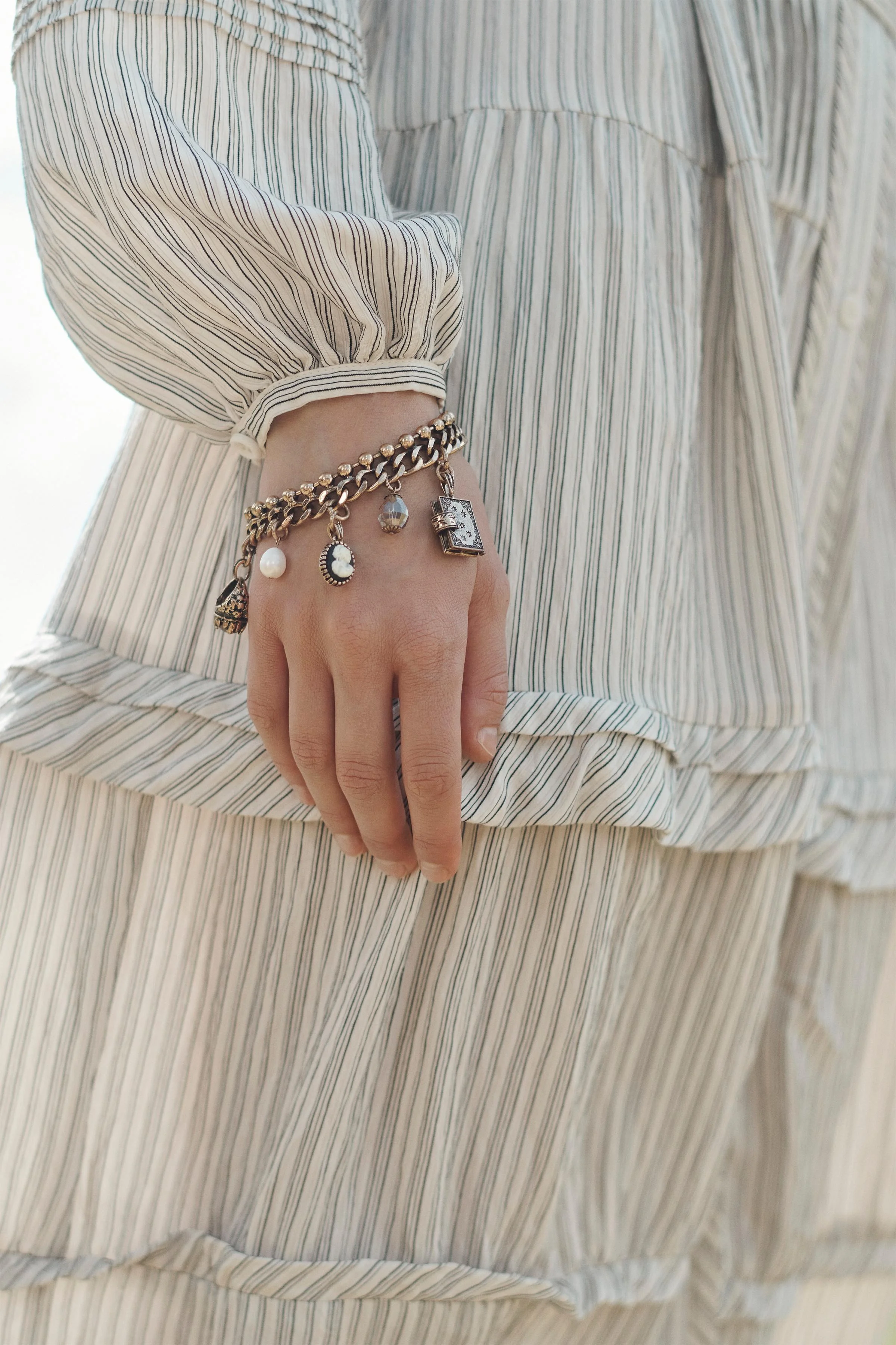 دستبند چند آویز نسخه محدود