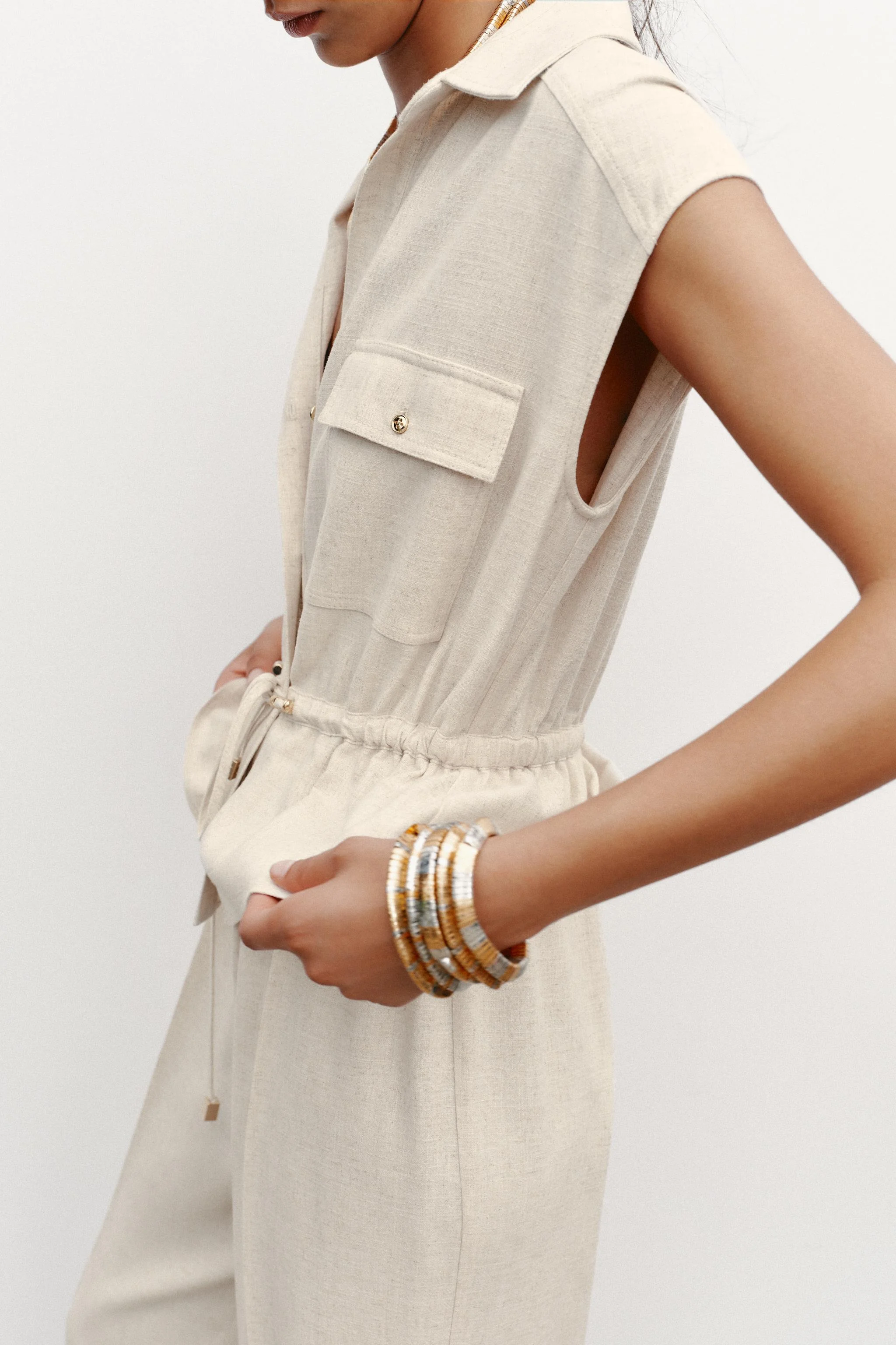 مجموعه دستبندهای کشی با قطعات فلزی