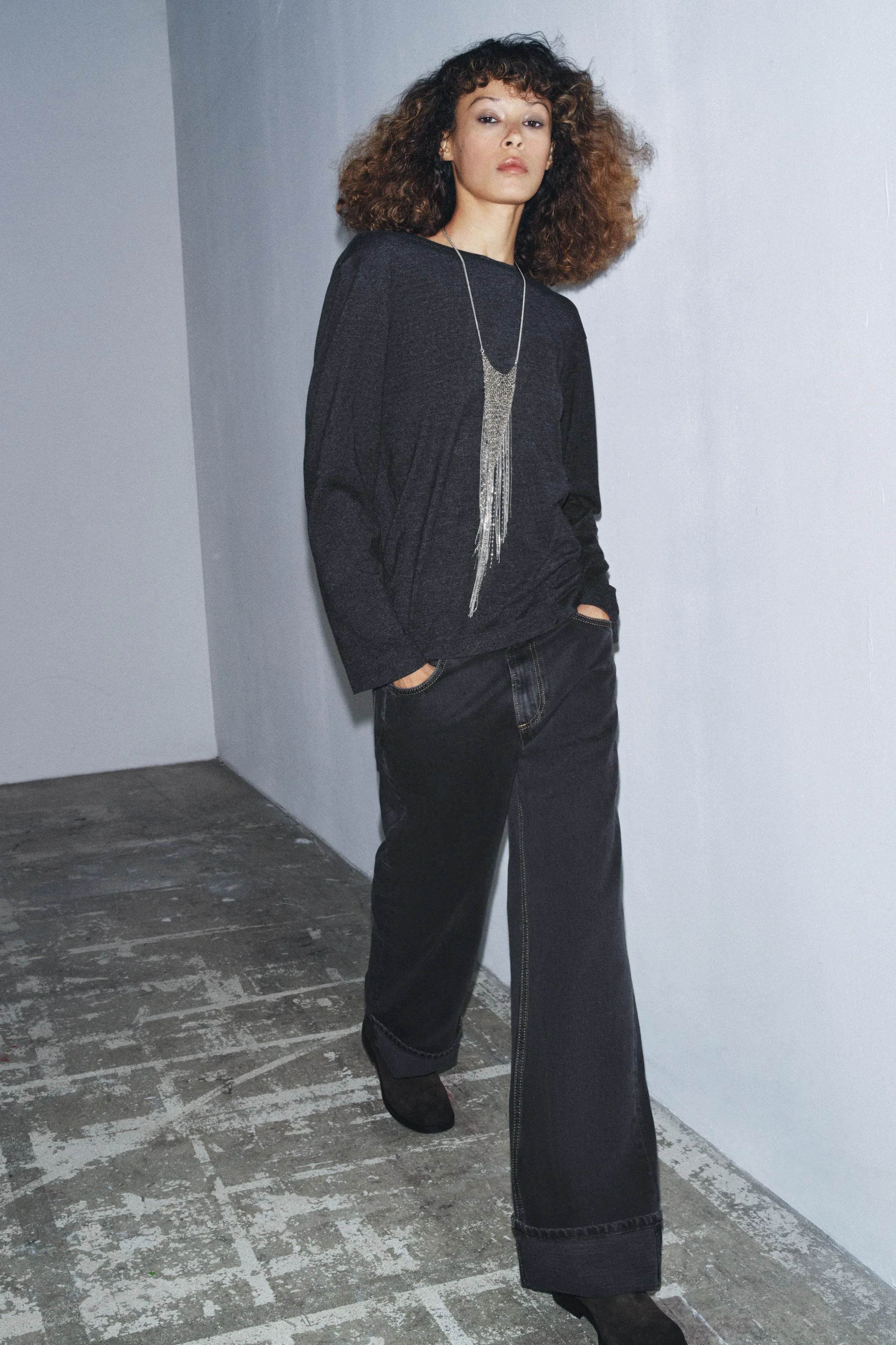 تاپ آستین بلند یقه گرد با پشت افتاده