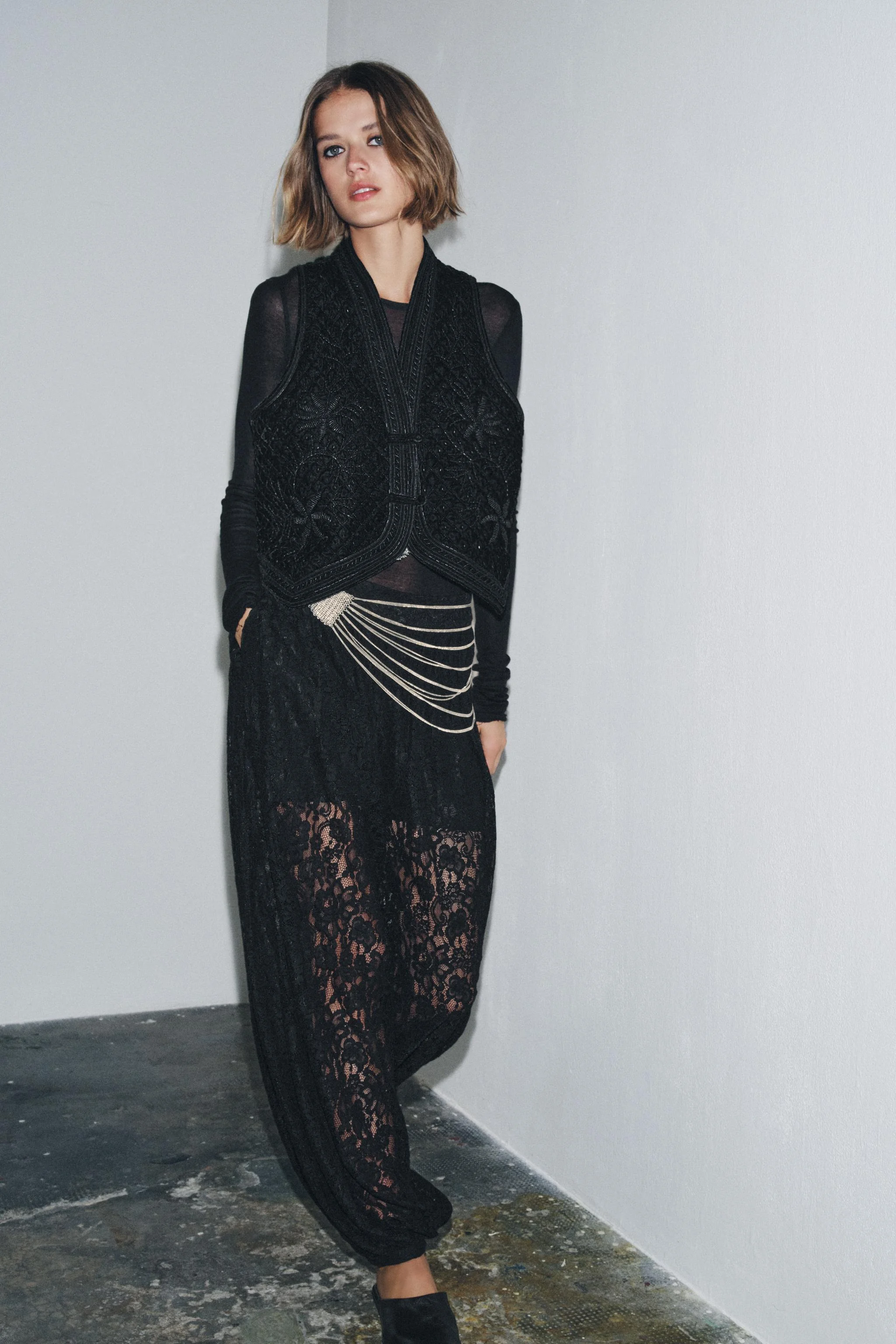 جلیقه مخمل گلدوزی شده نسخه محدود ZW COLLECTION