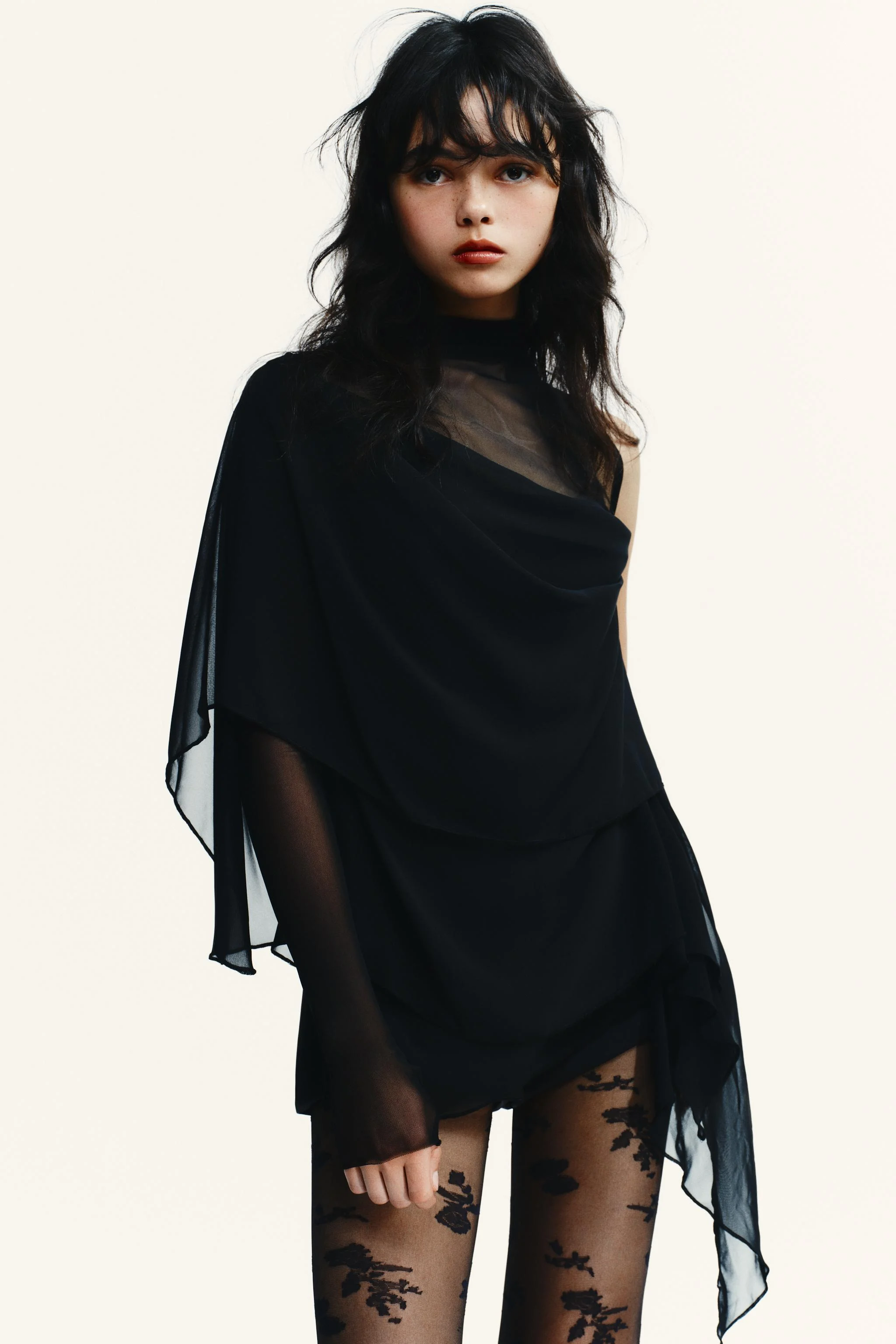 تاپ یقه ایستاده با لایه های تور