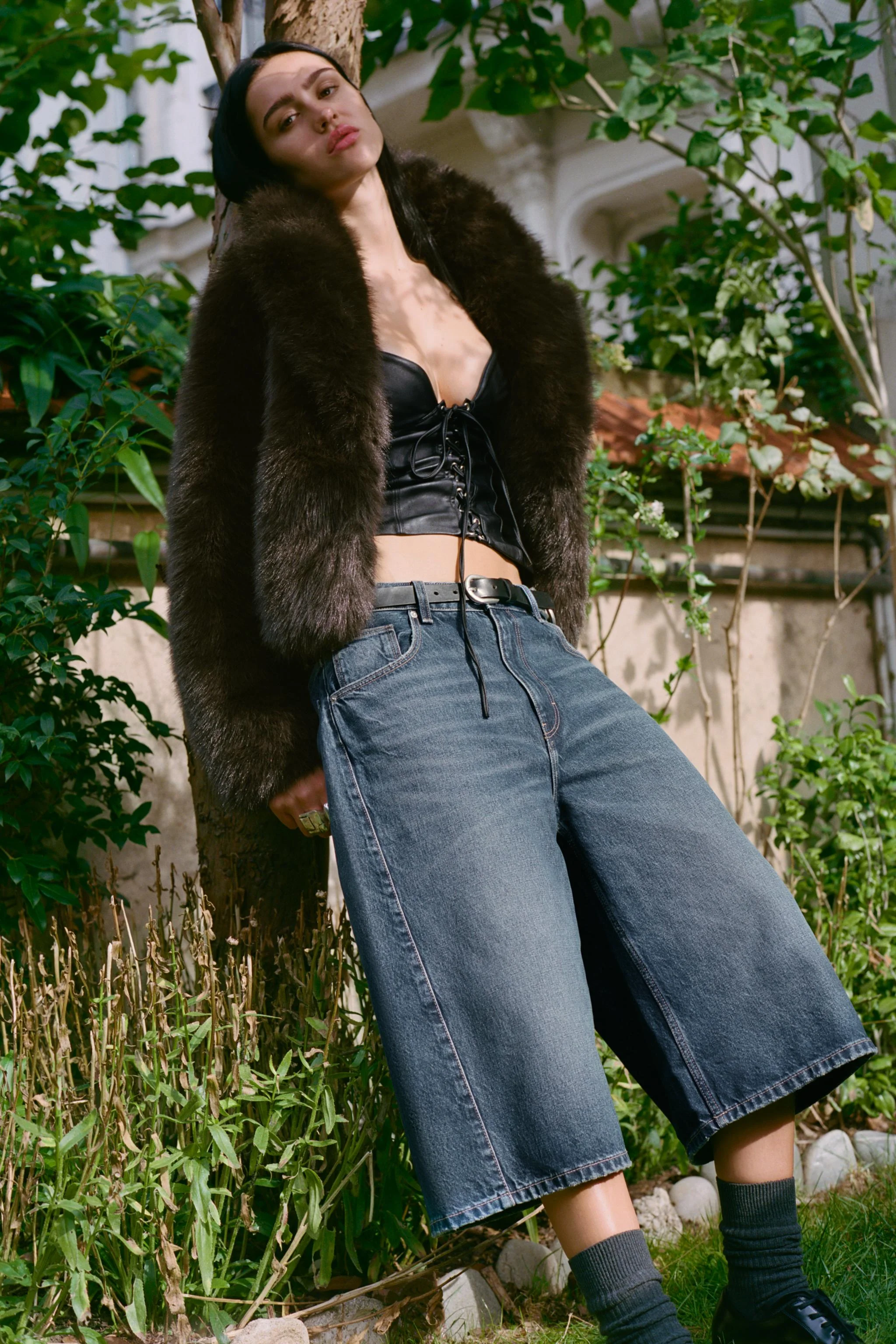 تاپ بند دار چرم مصنوعی با پاپیون تاپ بند دار چرم مصنوعی با پاپیون