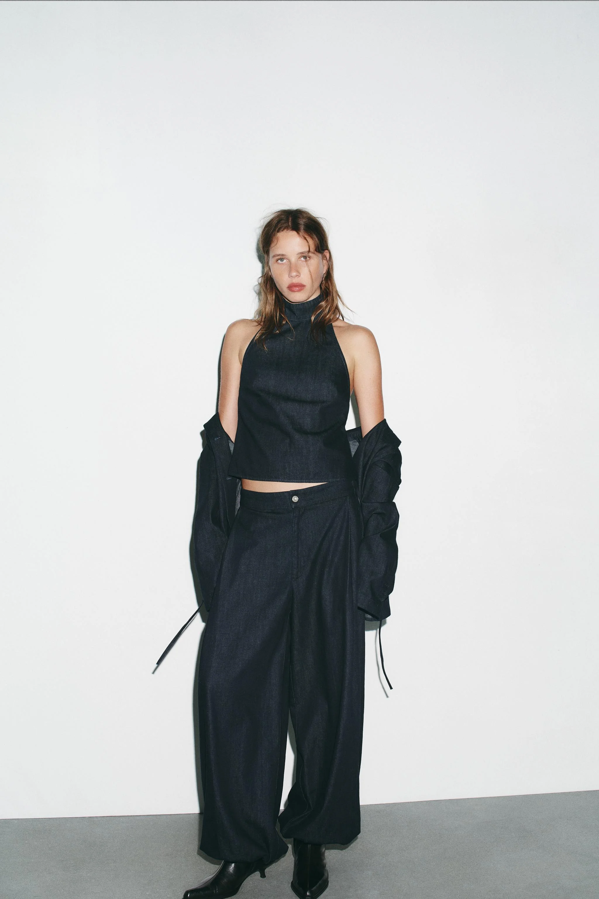 تاپ یقه هالتر جین