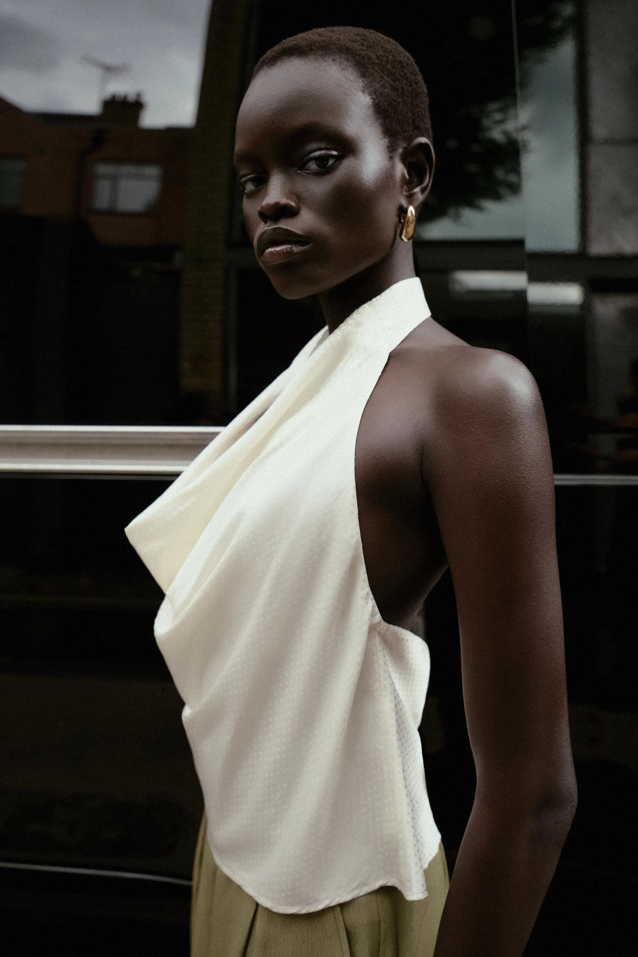 تاپ یقه هالتر براق