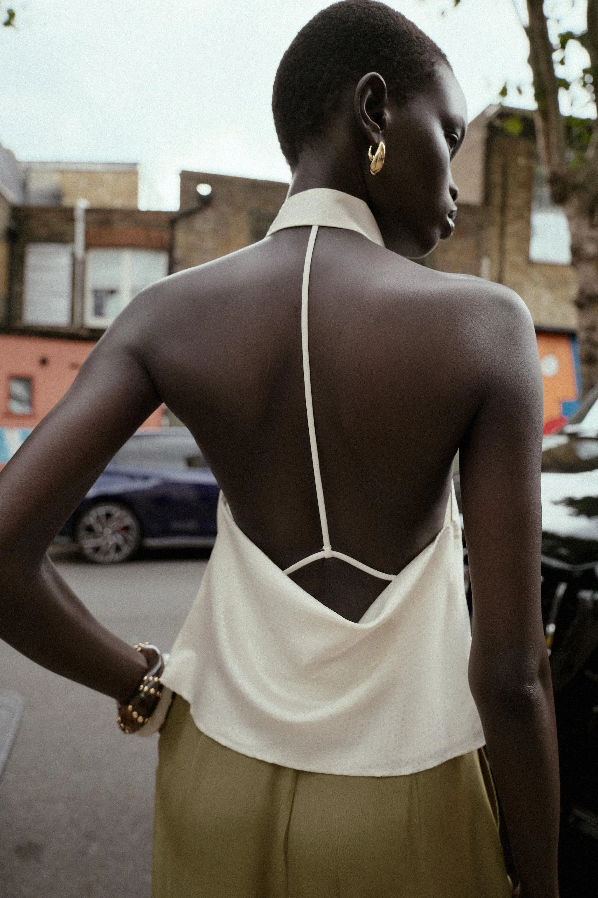 تاپ یقه هالتر براق