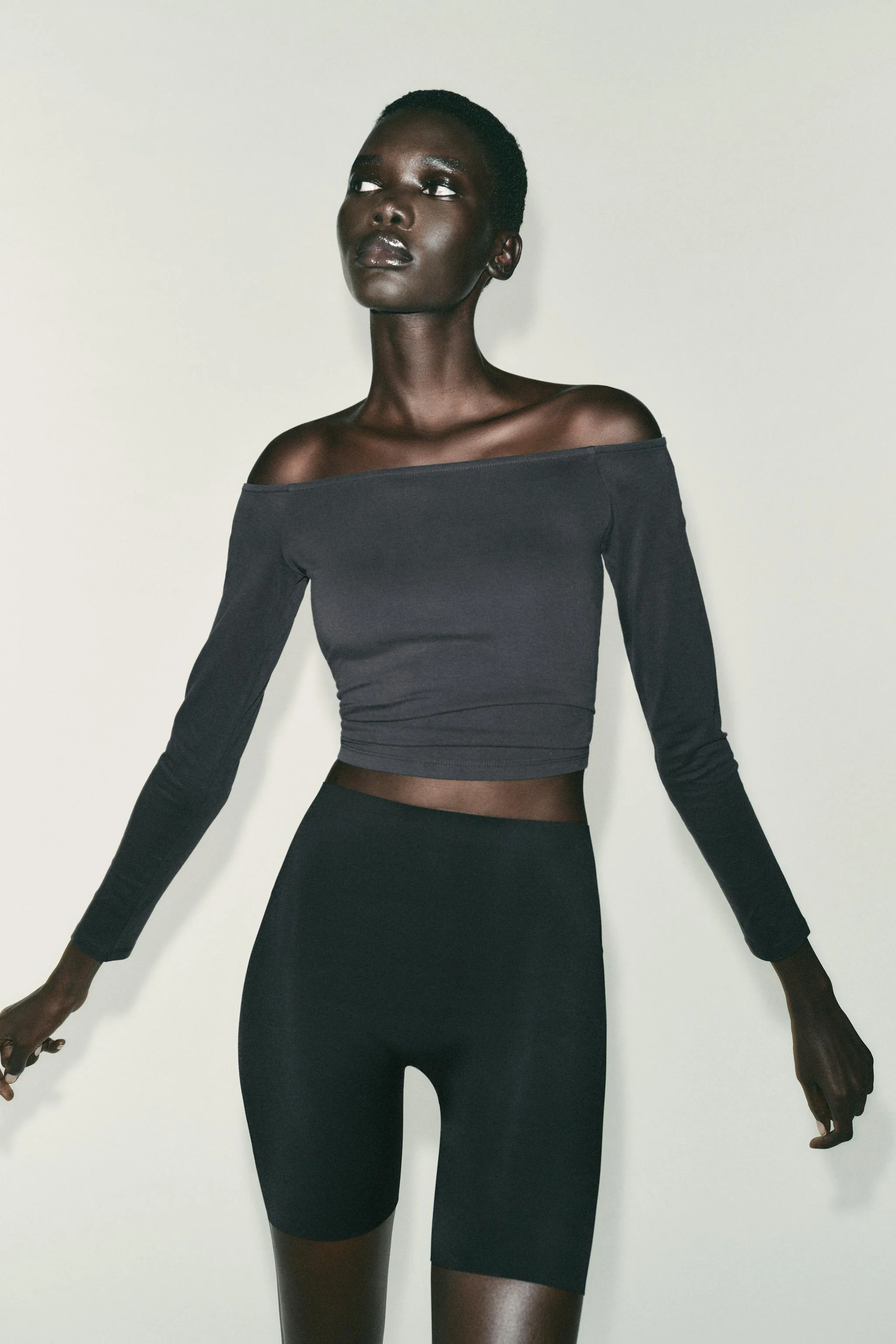 تاپ یقه باز