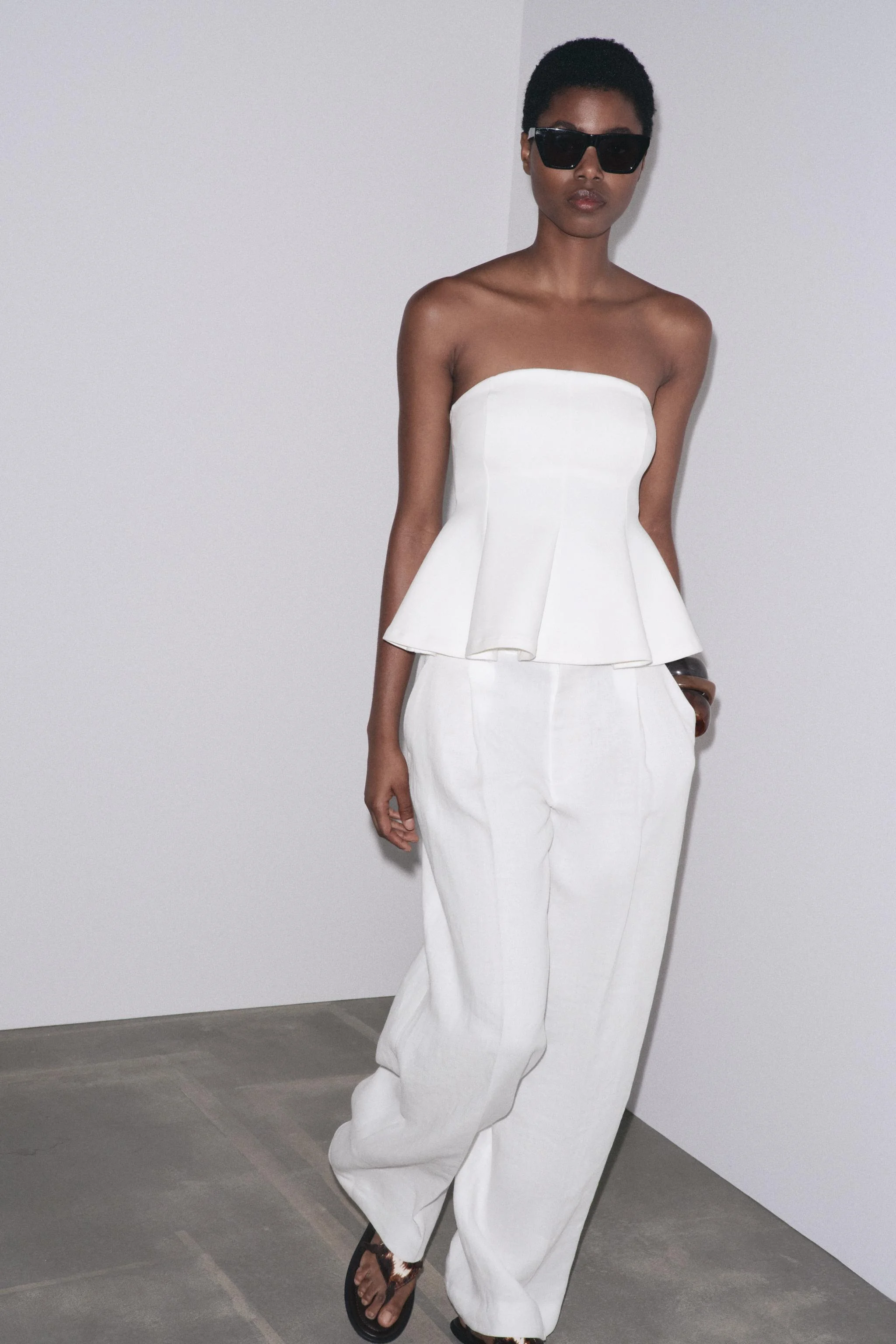 تاپ مدل Peplum با بافت در هم تنیده تاپ مدل Peplum با بافت در هم تنیده