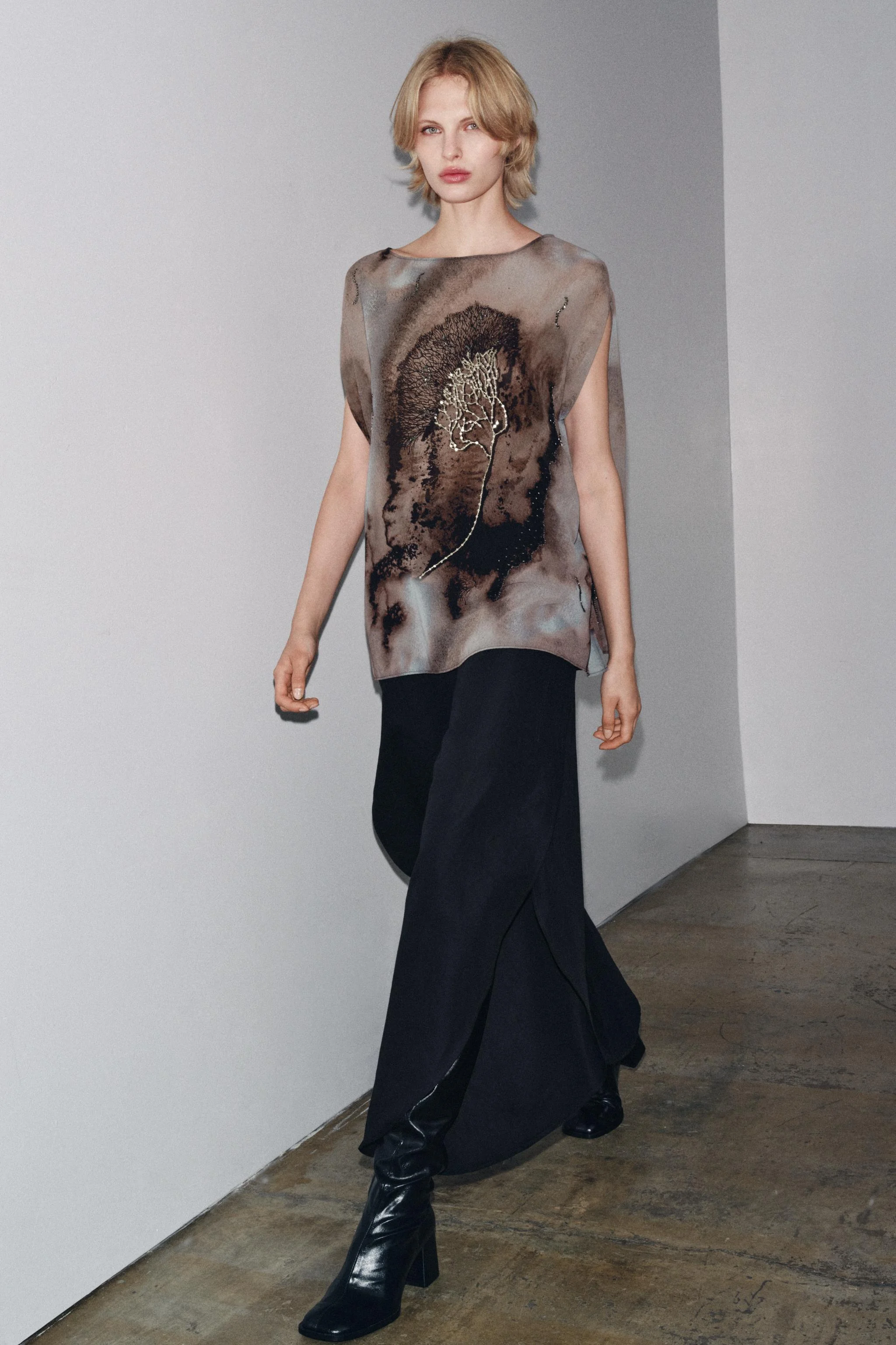 تاپ طرح دار مهره دوزی شده