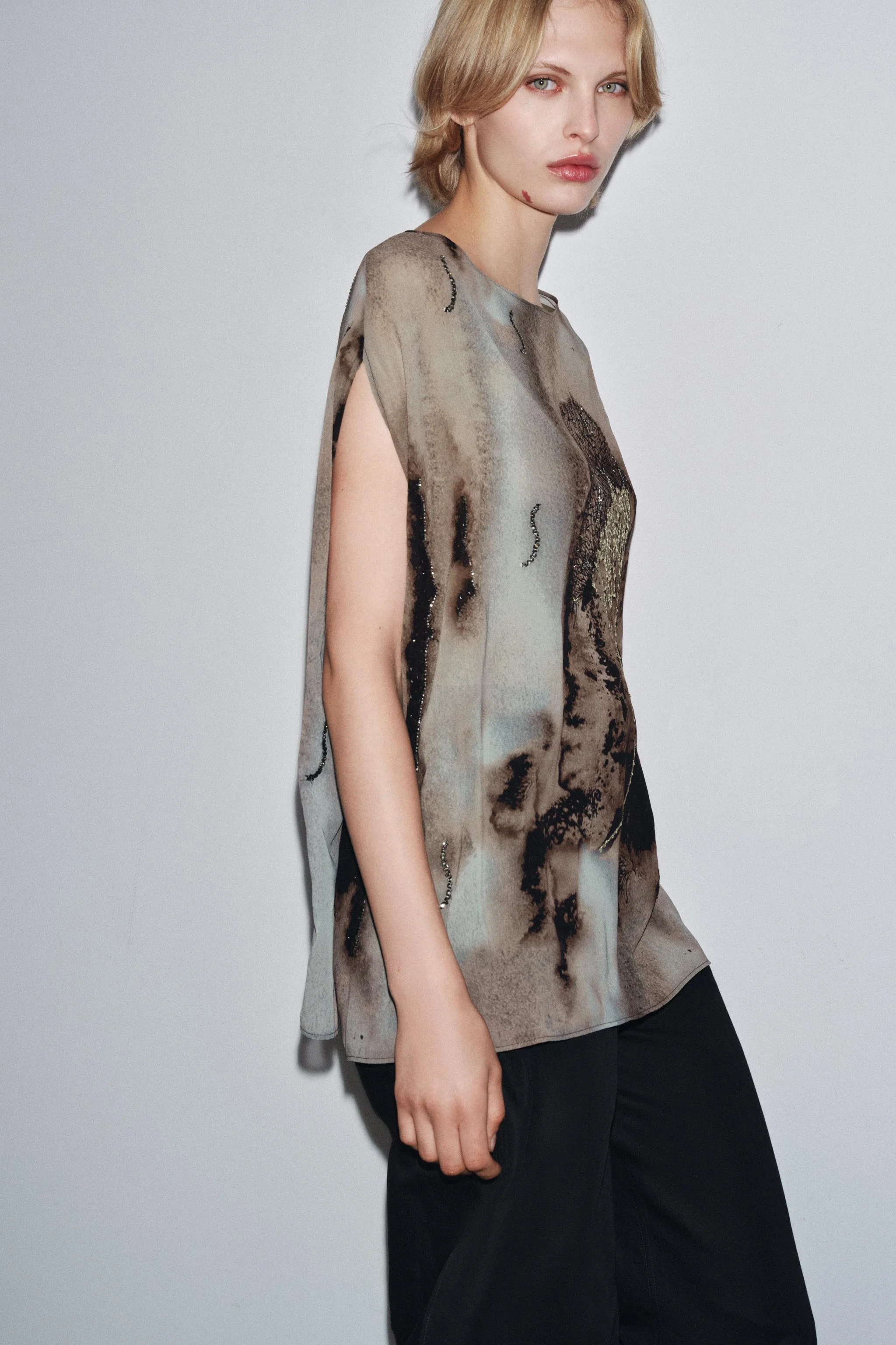 تاپ طرح دار مهره دوزی شده