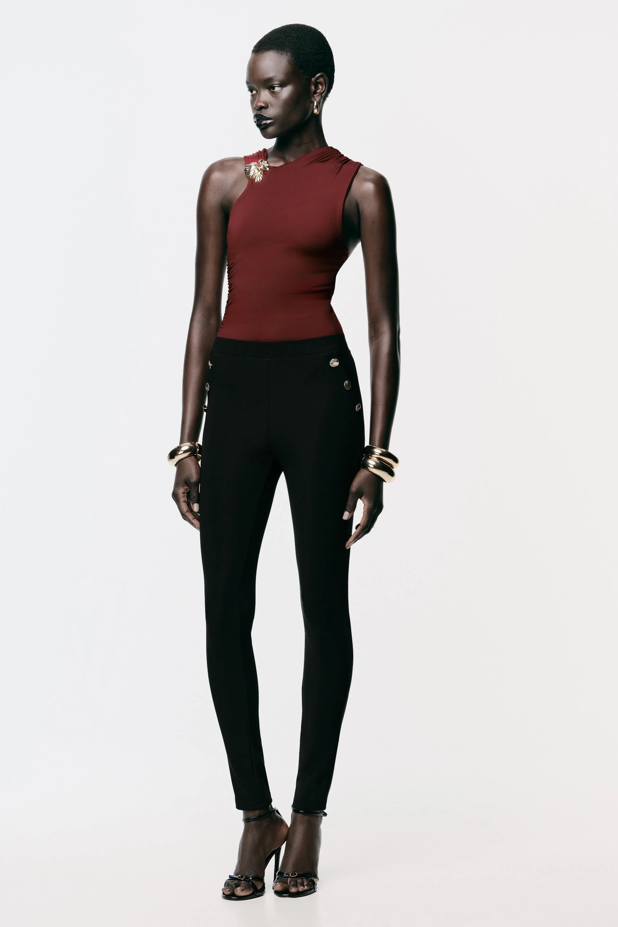 بادی با جزئیات فلزی و پارچه ای