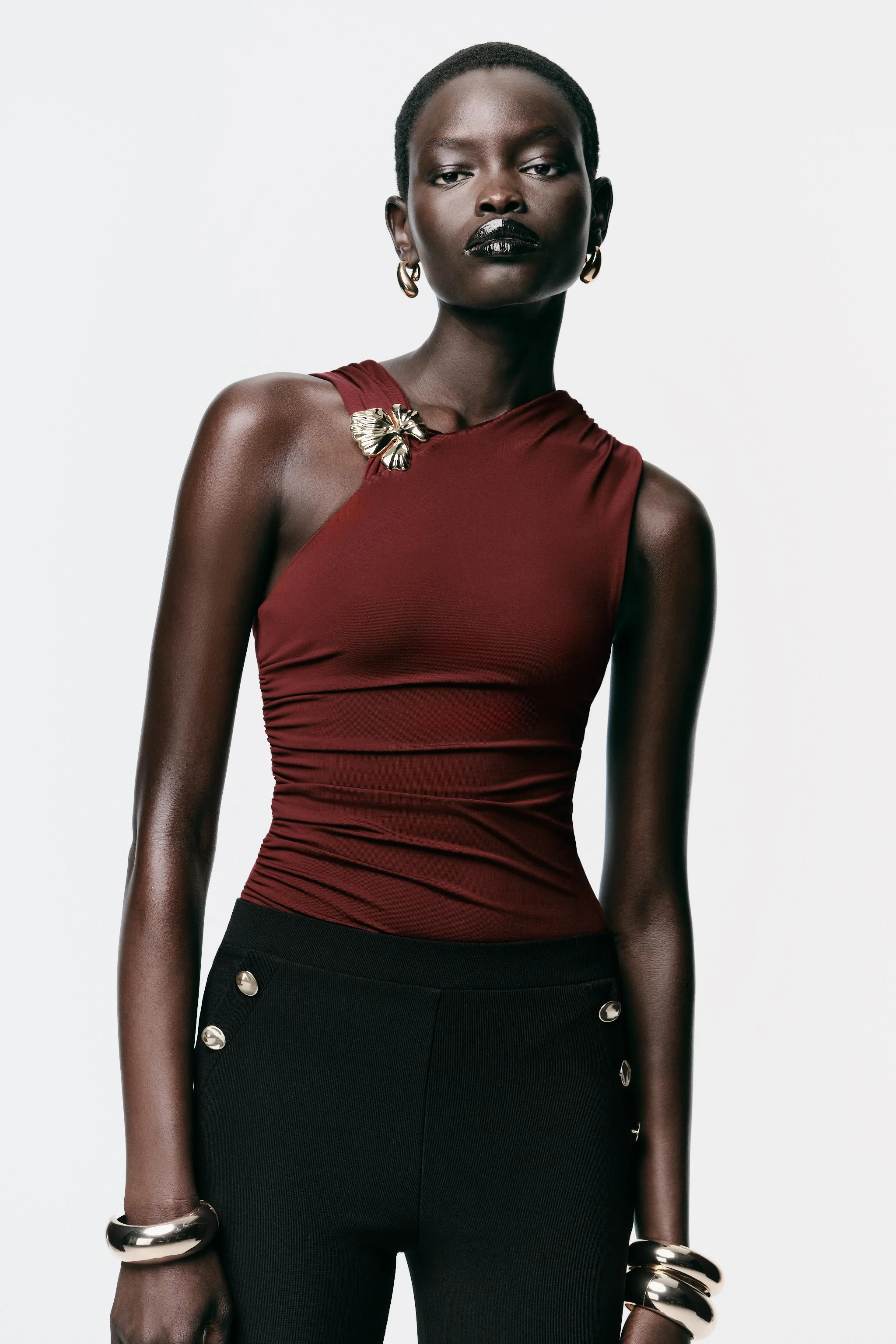 بادی با جزئیات فلزی و پارچه ای