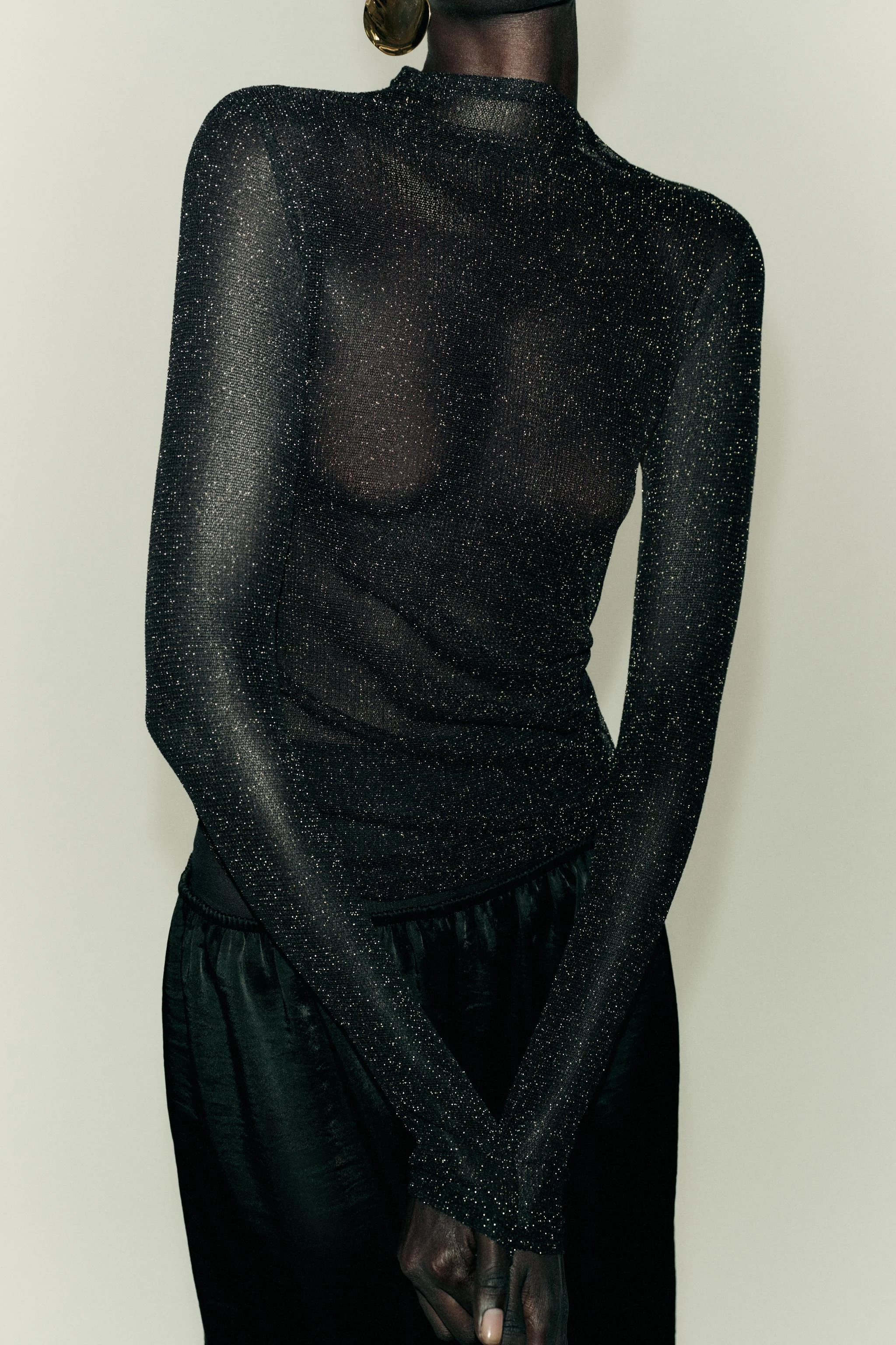 تاپ یقه بلند با نخ متالیک