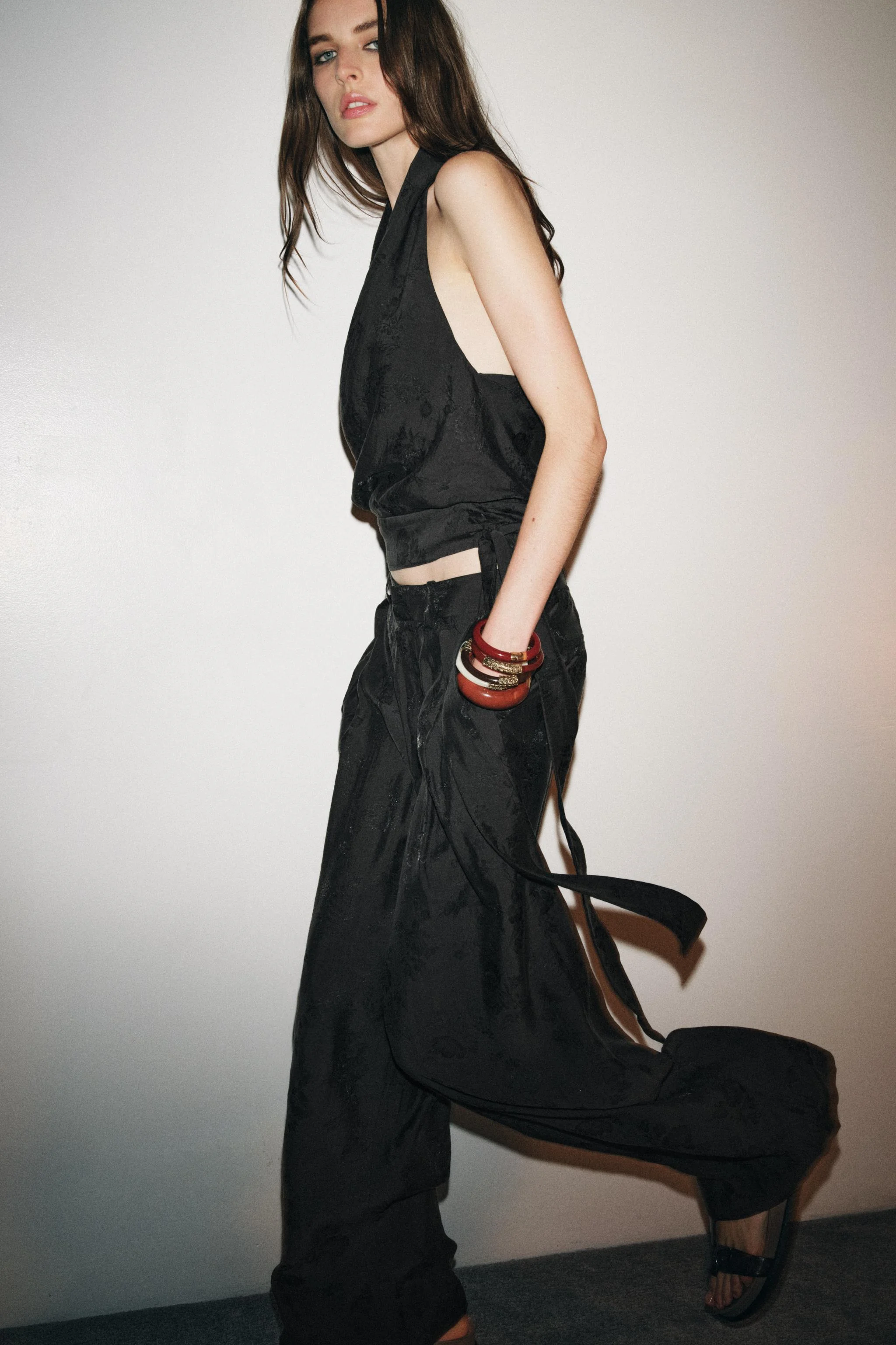 تاپ یقه هالتر ژاکارد طرح گل ZW COLLECTION