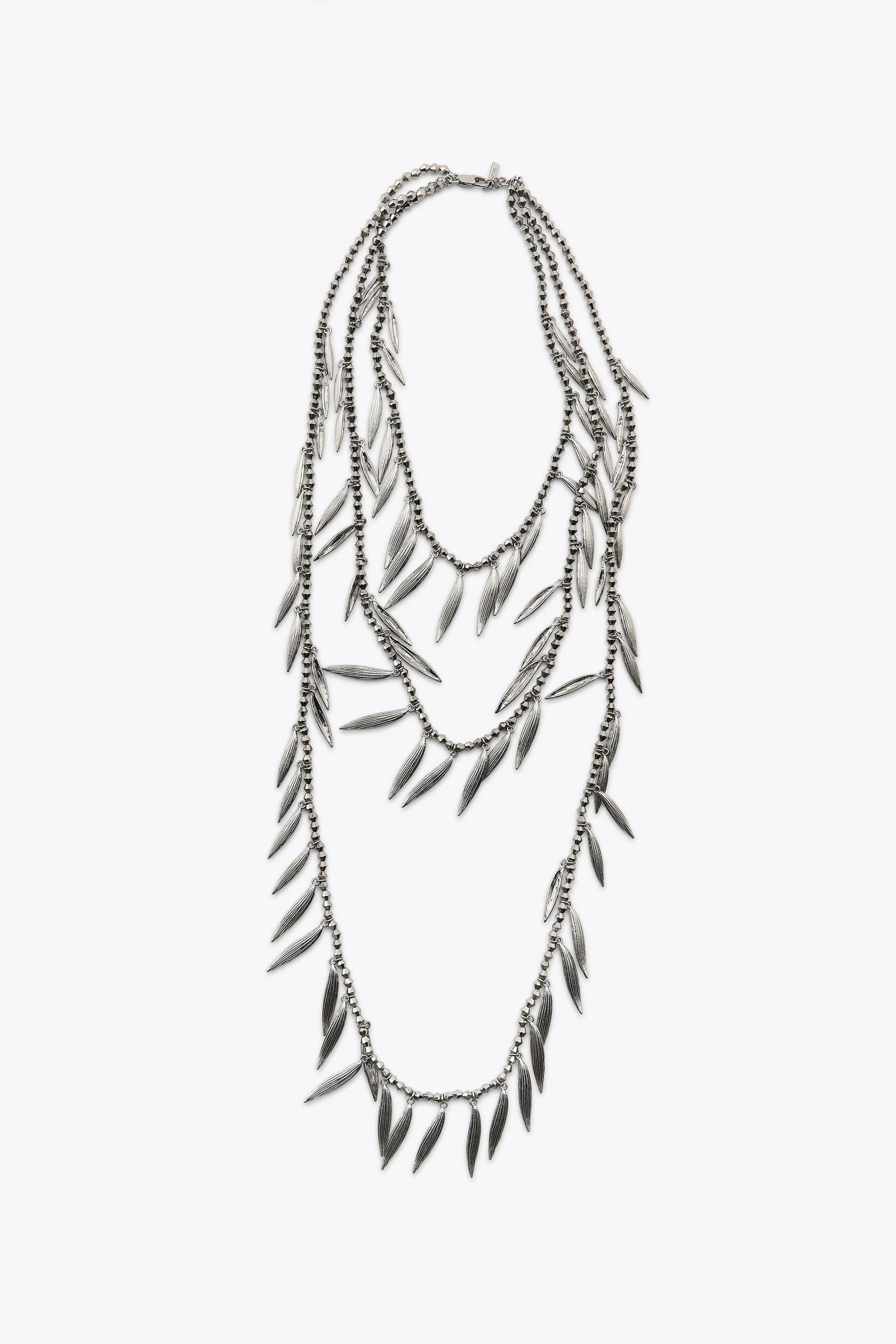 گردنبند سه رشته ای با مهره های فلزی و آویزهای تزئینی گردنبند سه رشته ای با مهره های فلزی و آویزهای تزئینی