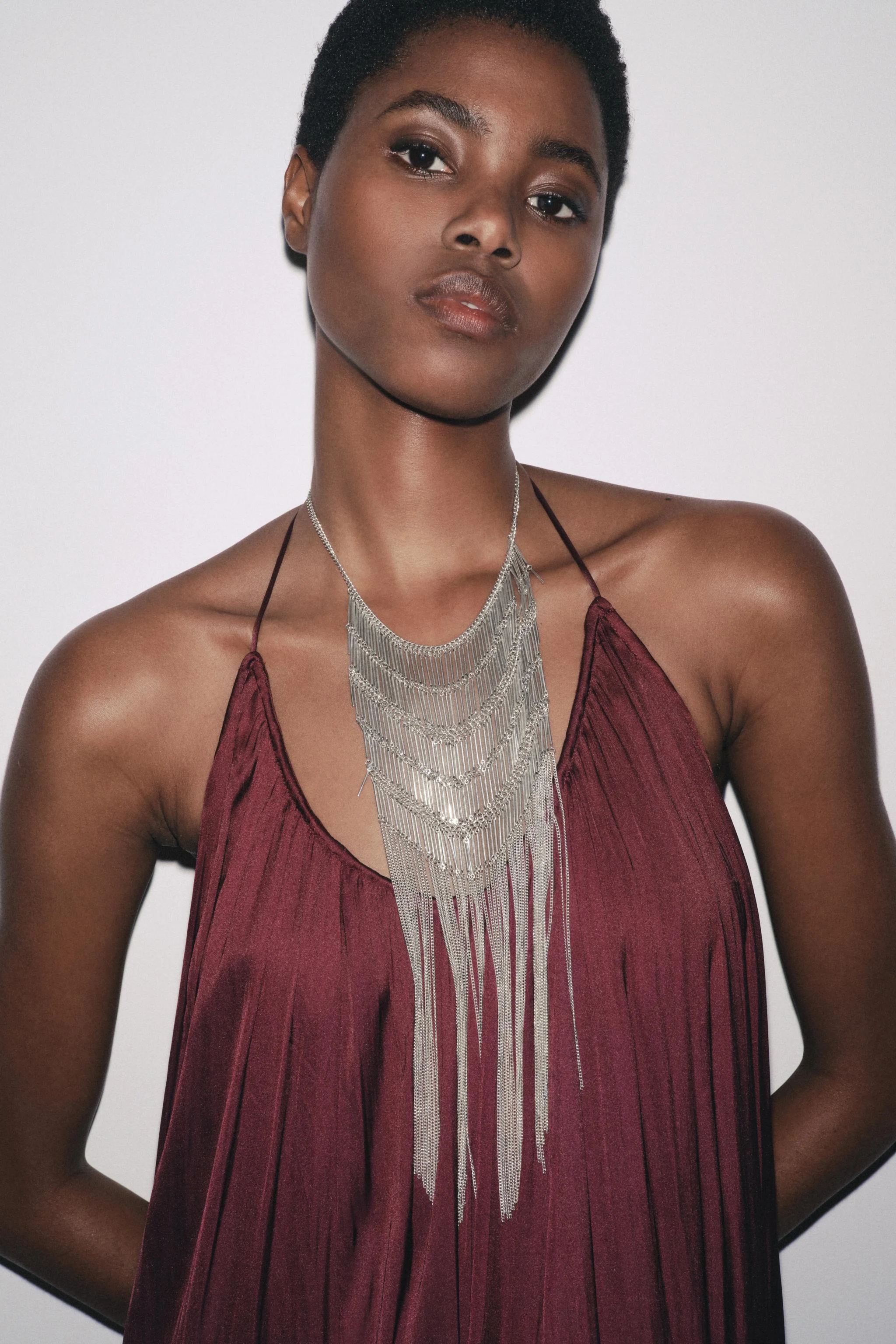 گردنبند آبشاری چند زنجیره ای گردنبند آبشاری چند زنجیره ای