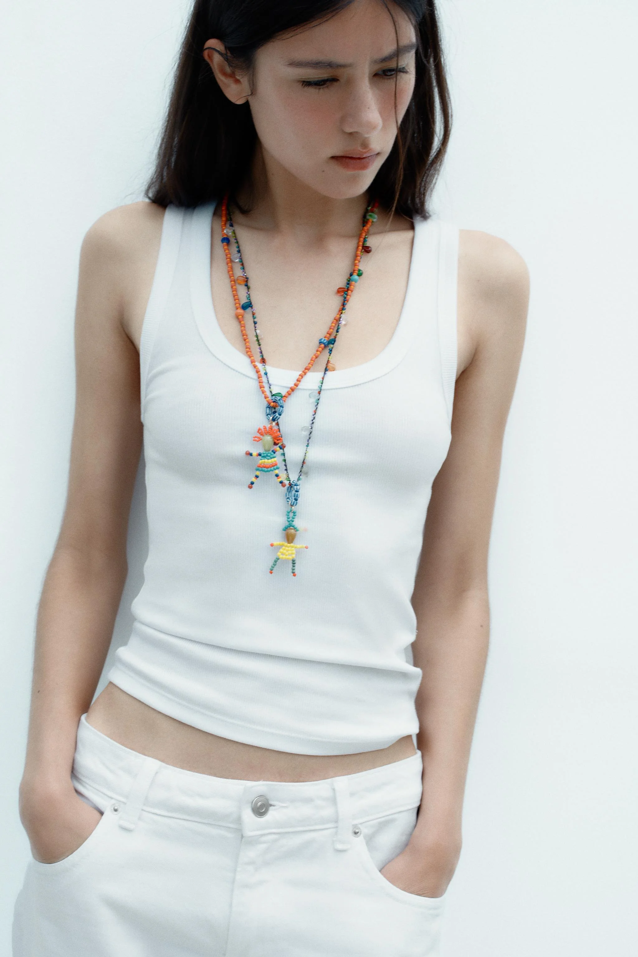 دو عدد گردنبند مهره ای با آویز عروسکی دو عدد گردنبند مهره ای با آویز عروسکی