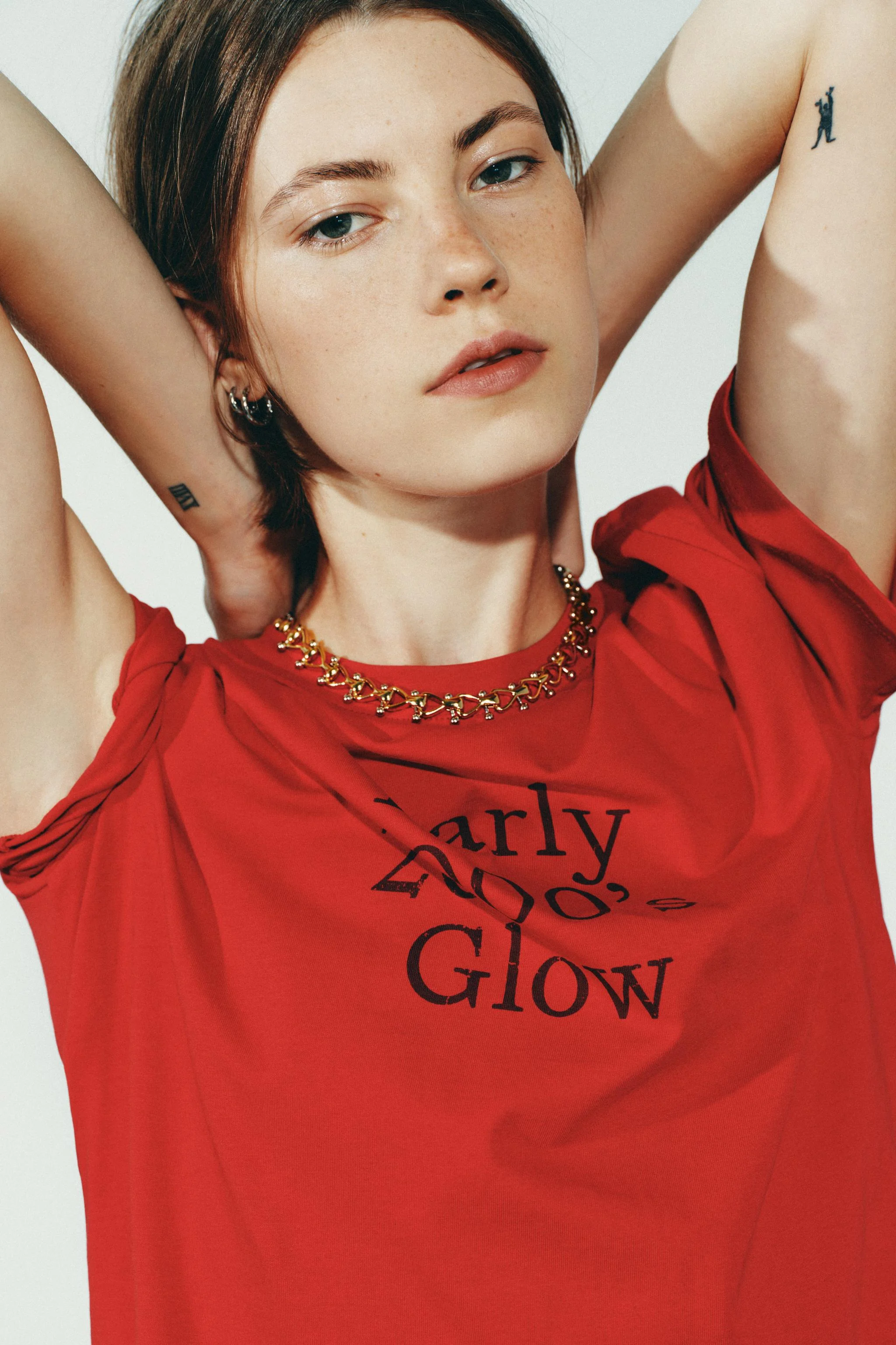 گردنبند متضاد با قطعات فلزی گردنبند متضاد با قطعات فلزی