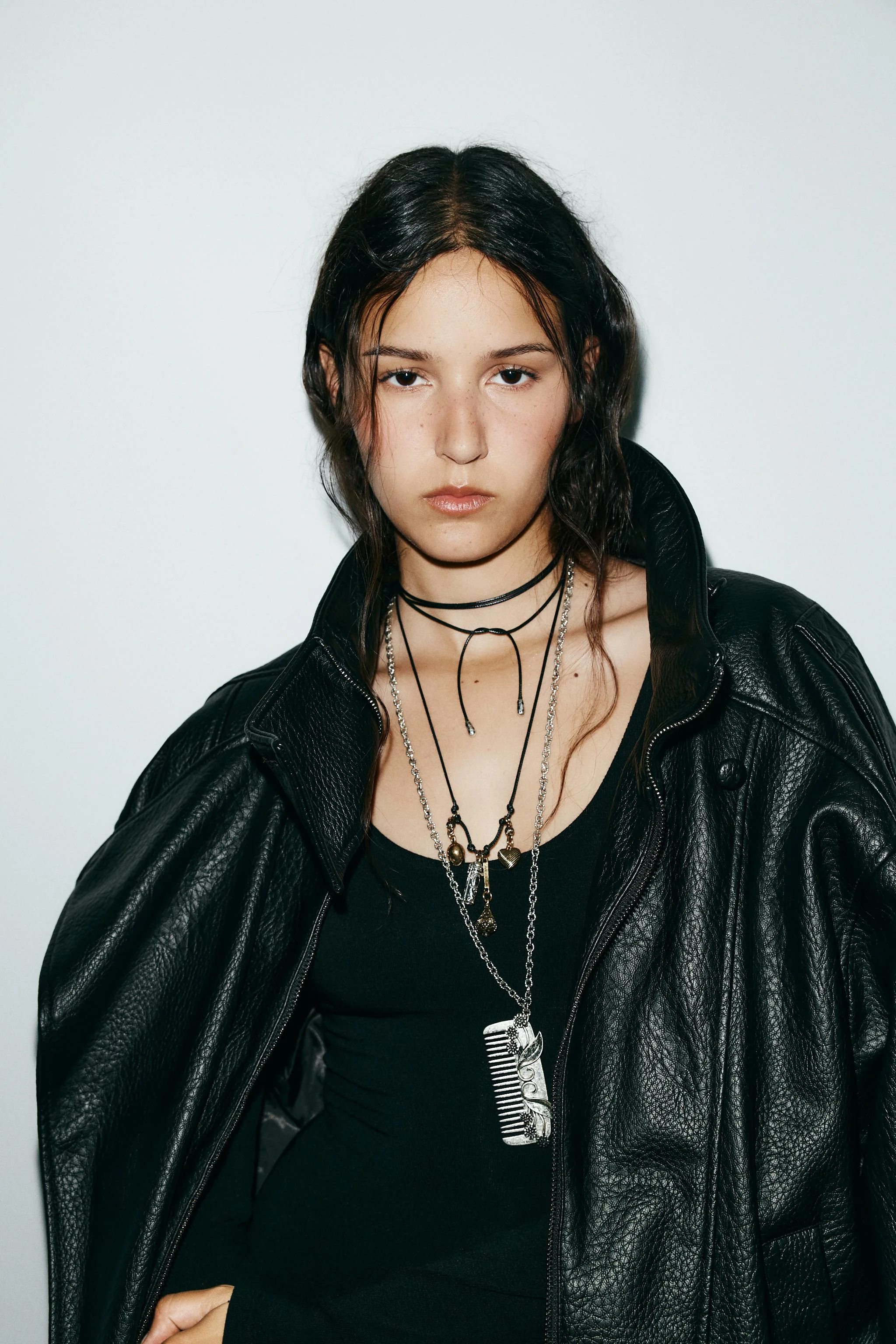 ست دوتایی گردنبند آویز شانه ای ست دوتایی گردنبند آویز شانه ای