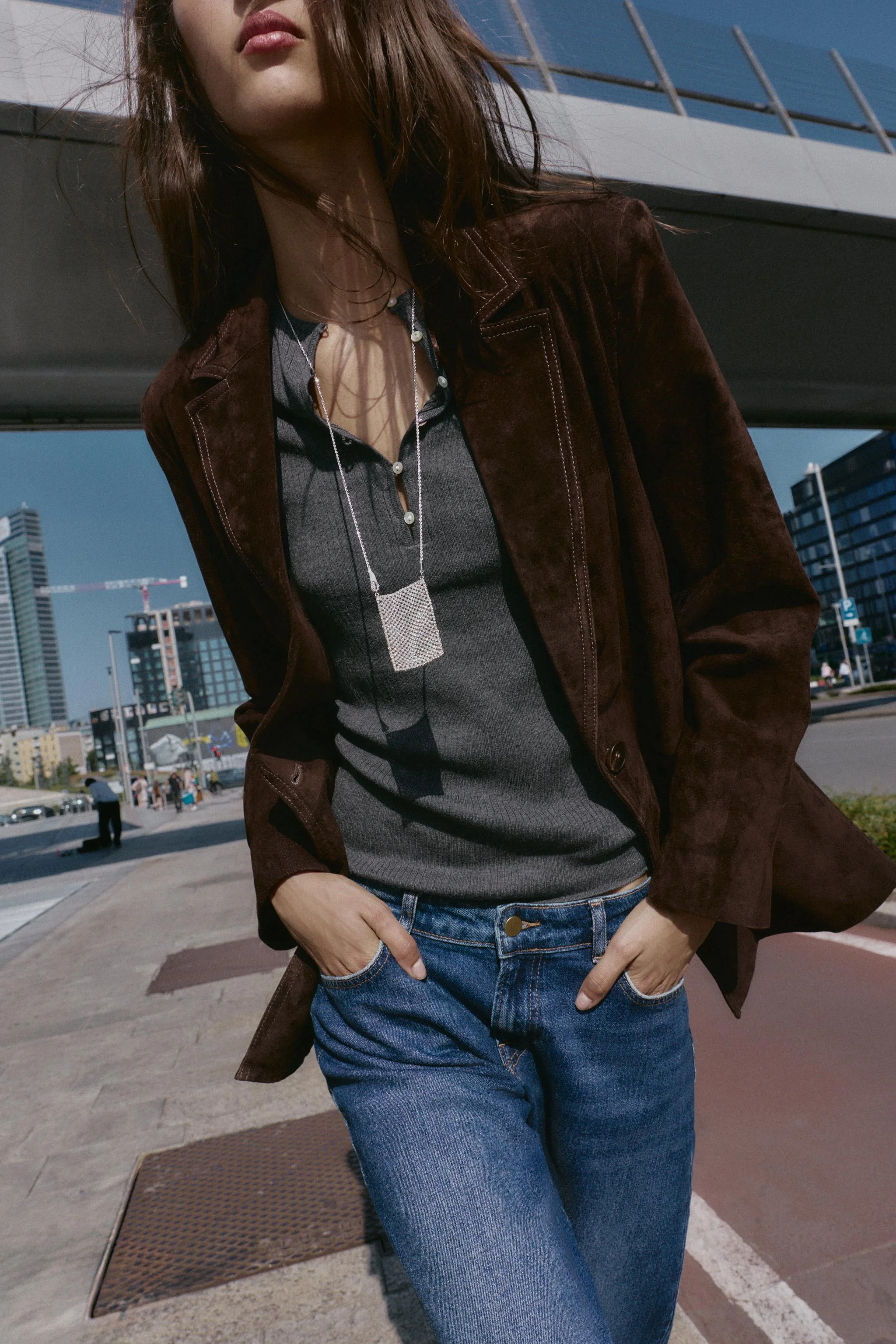 گردنبند طنابی فلزی با آویز کیف و تزیینات درخشان گردنبند طنابی فلزی با آویز کیف و تزیینات درخشان