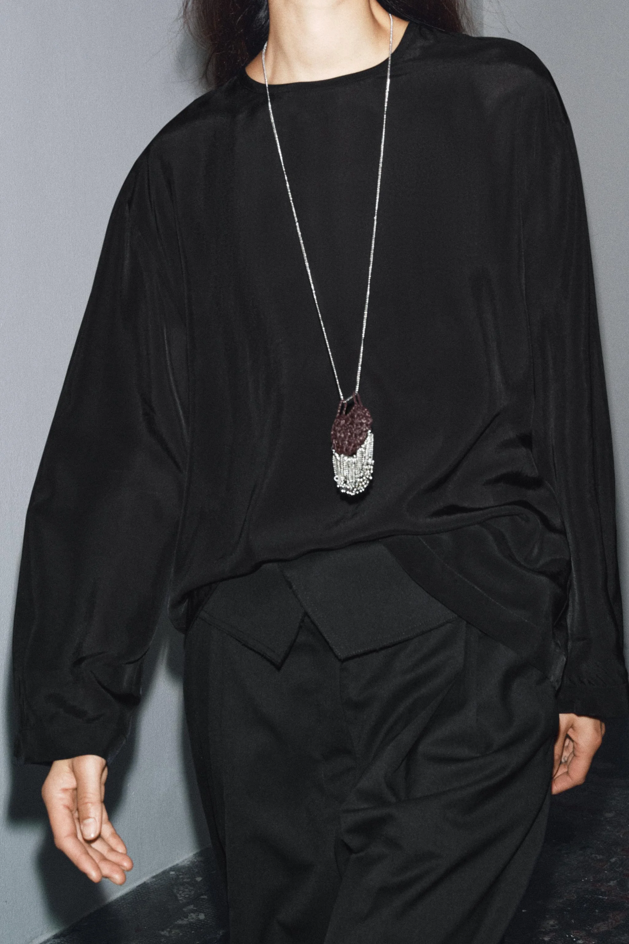 گردنبند بلند با آویز کیف بافتنی