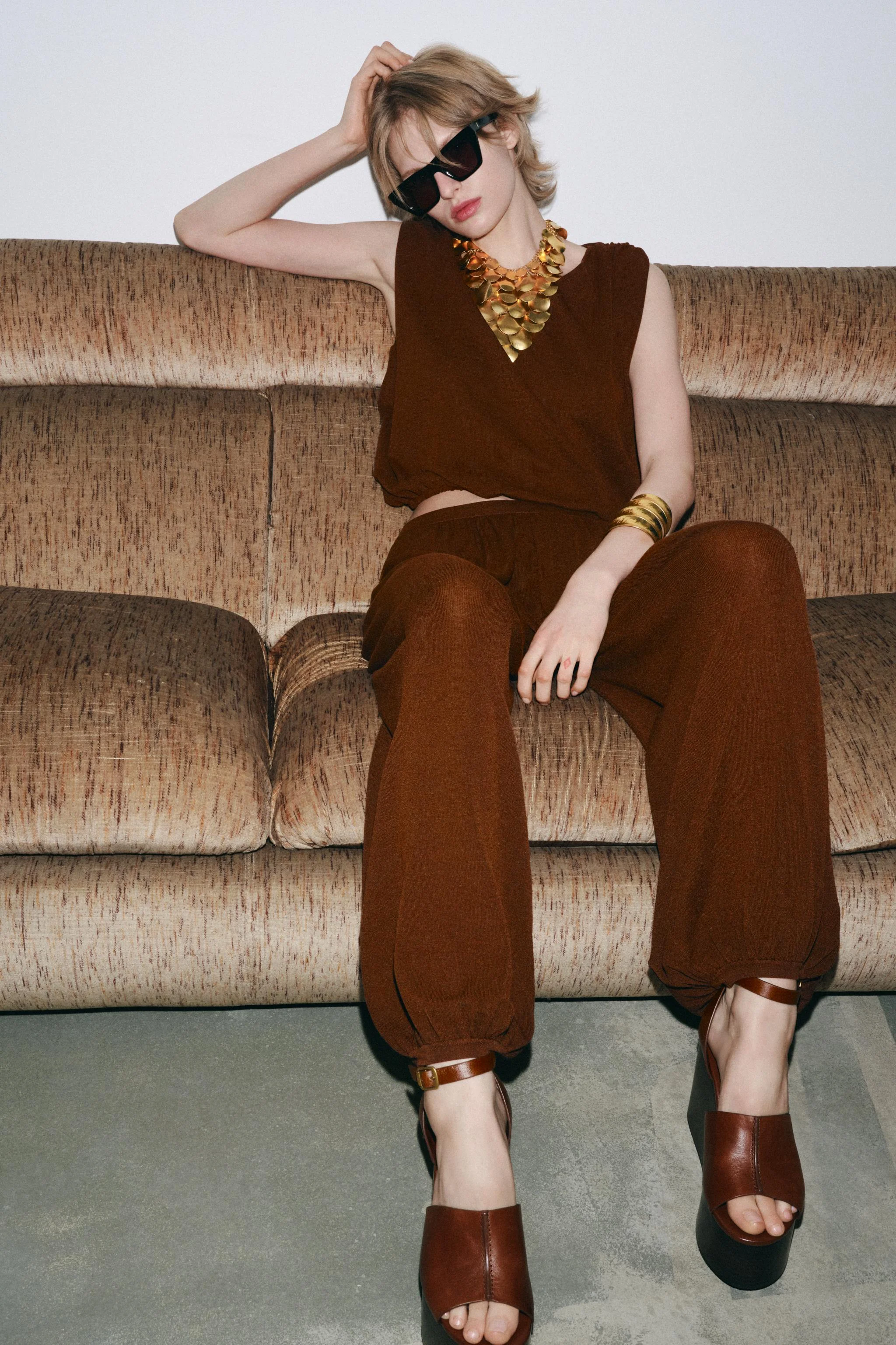 گردنبند سینه پوش فلزی با صفحات فلزی