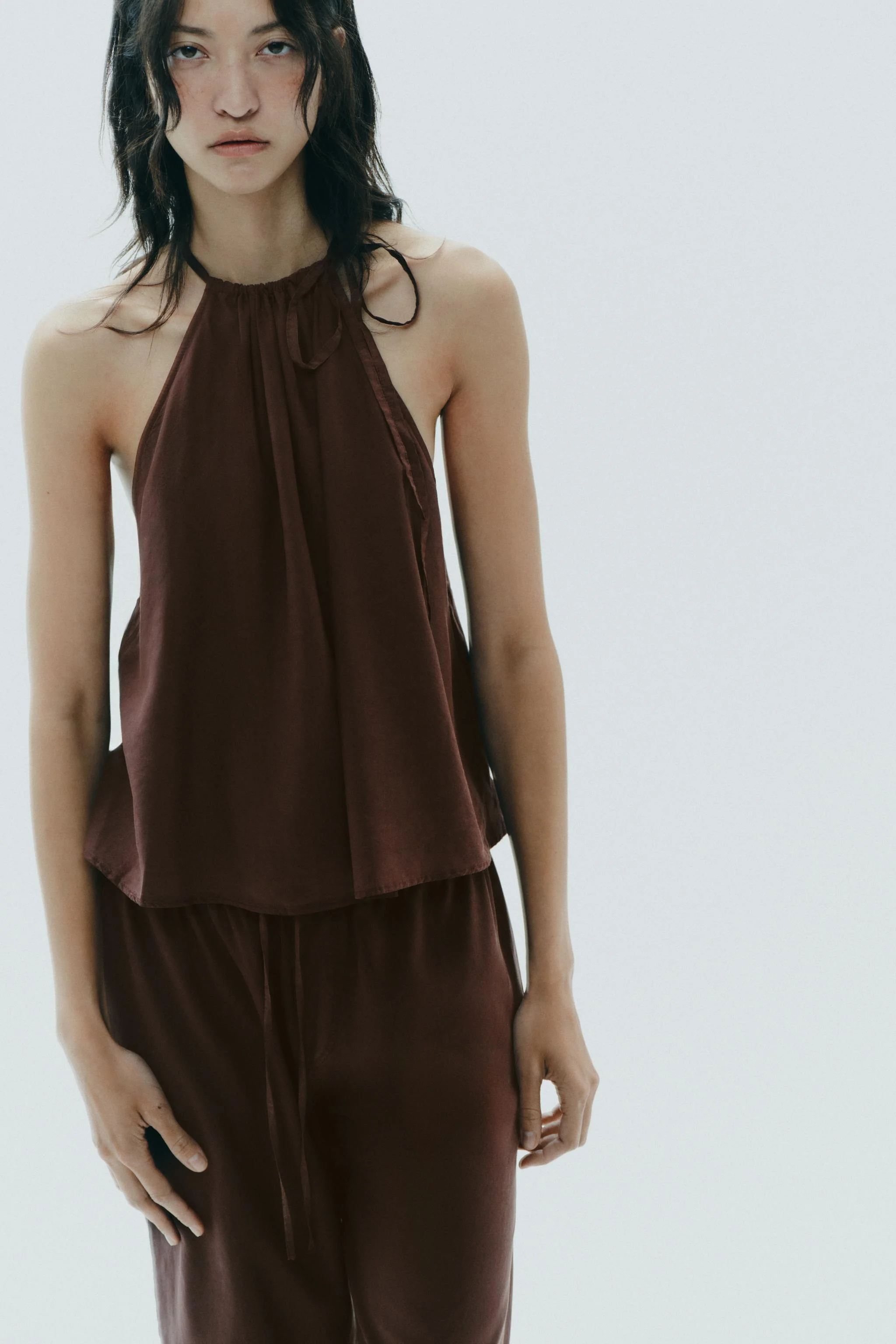 تاپ یقه هالتر روان